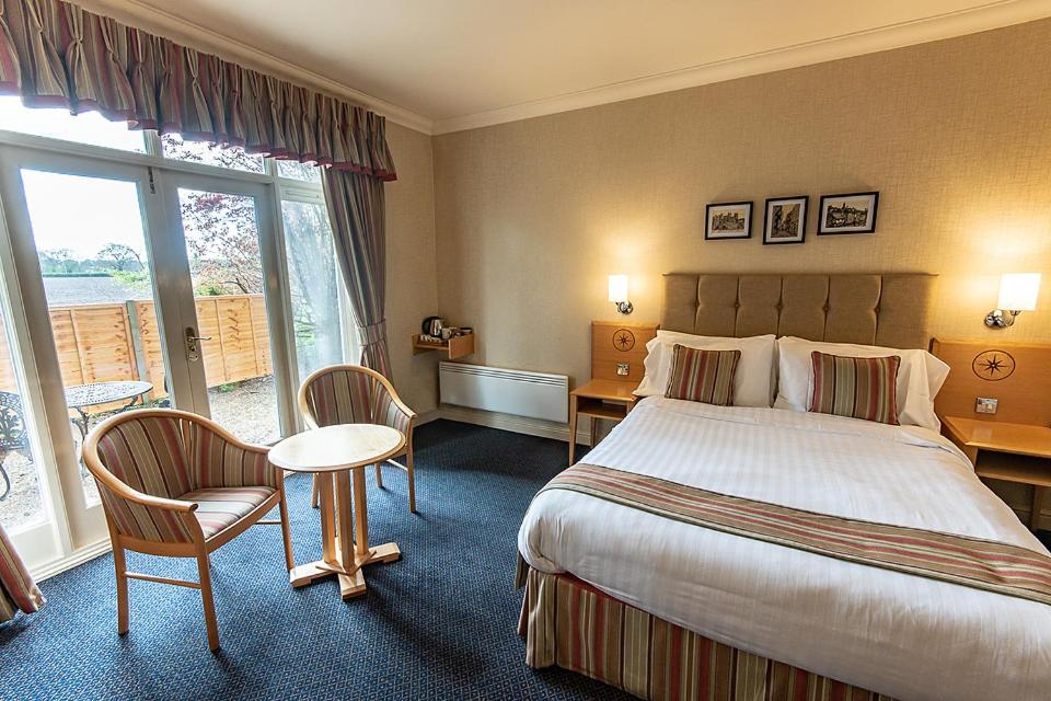 Standard Double Room - Photo 8