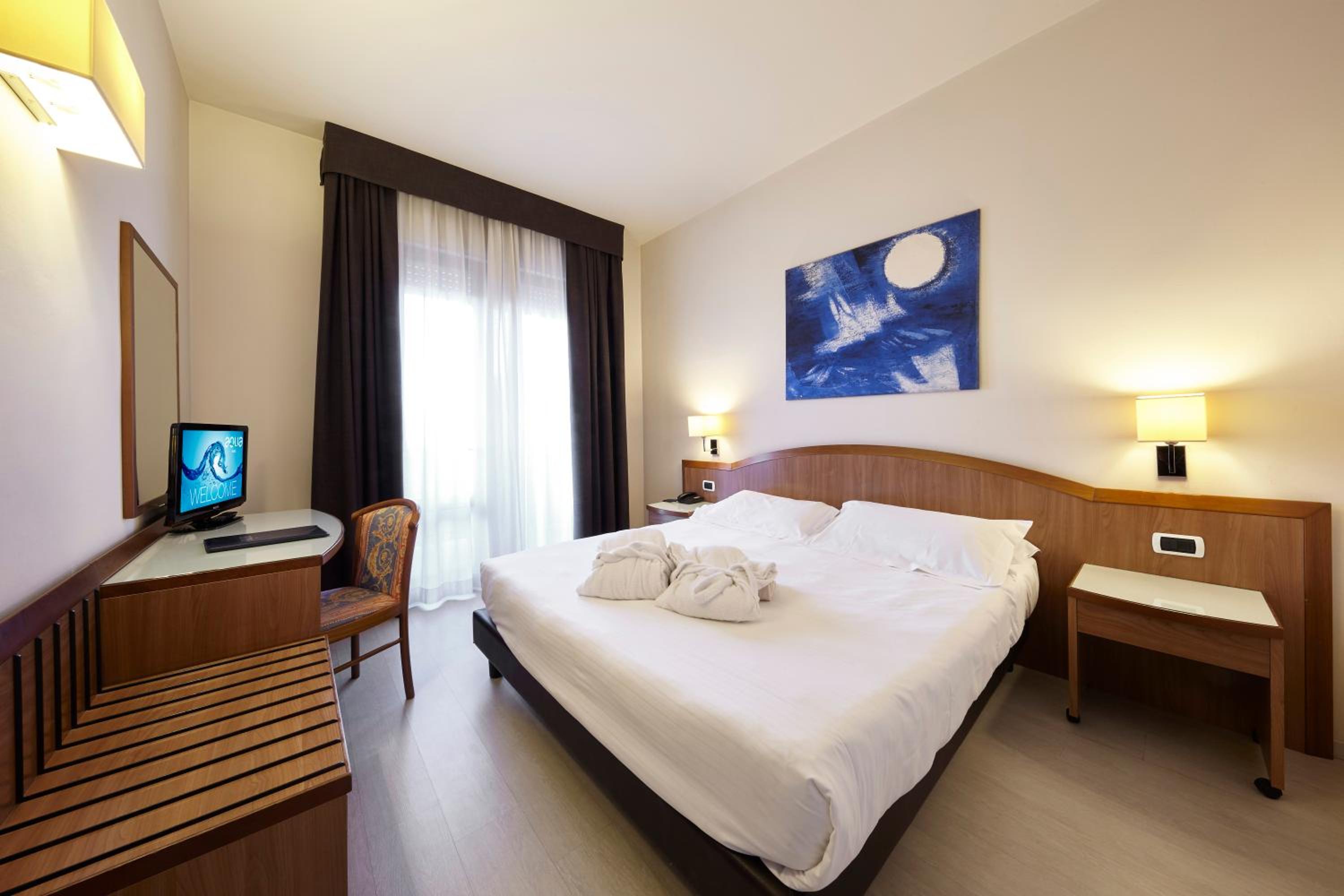 Double or Twin Room - Photo 1