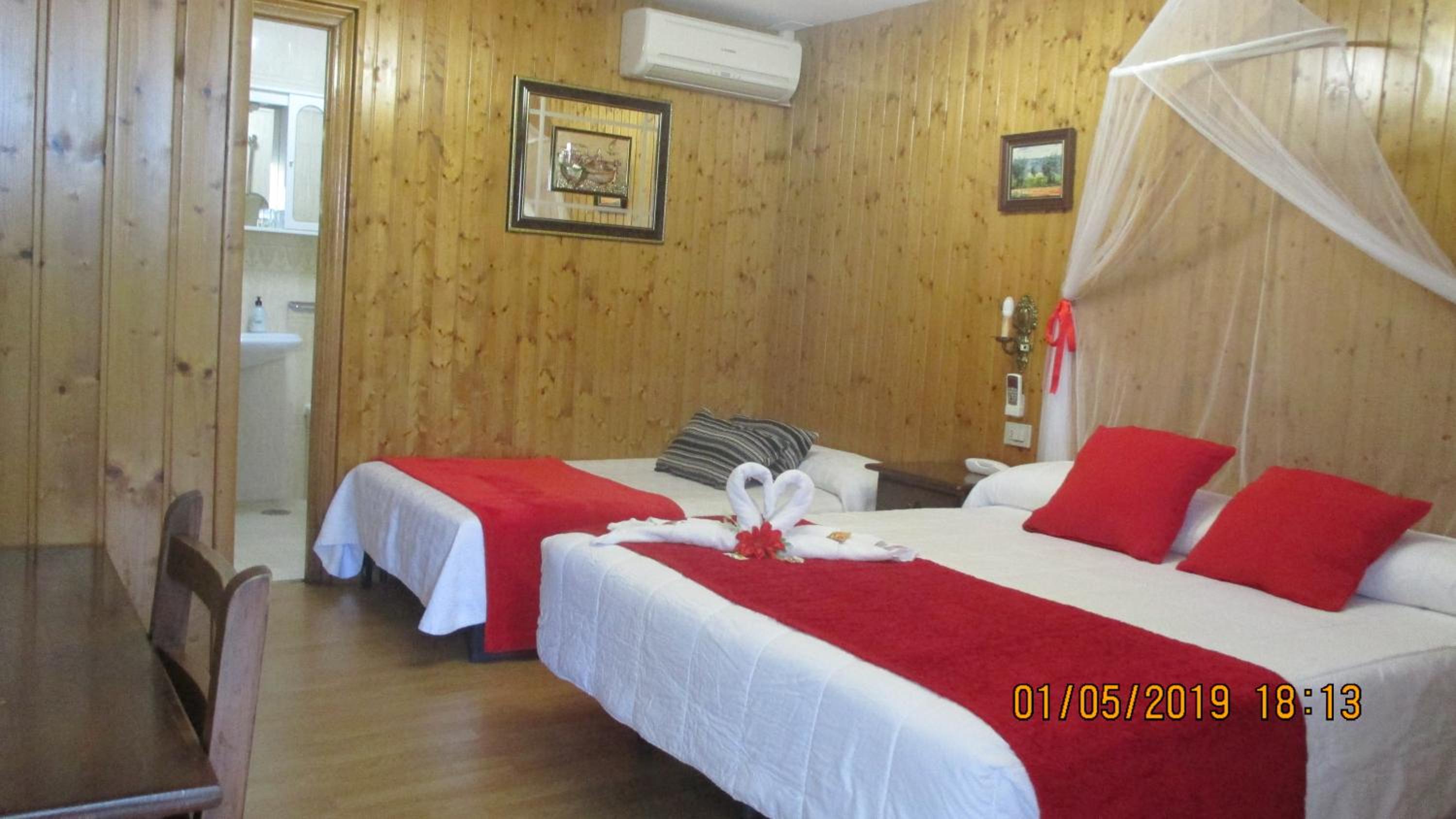 Double room with extra bed, hot tub, terrace and parking  photo 3