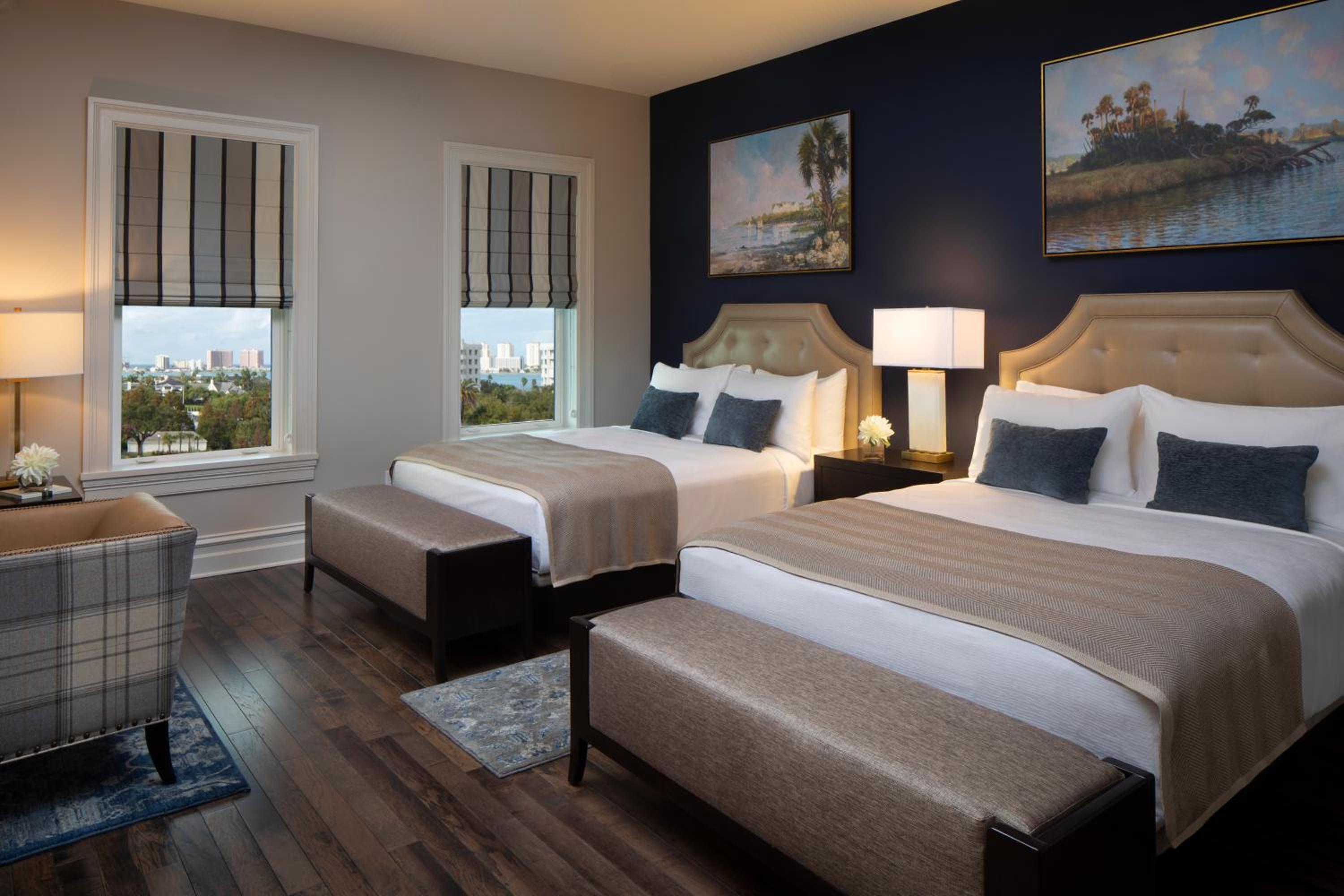 Junior Two Queen Suite Pool View photo 3