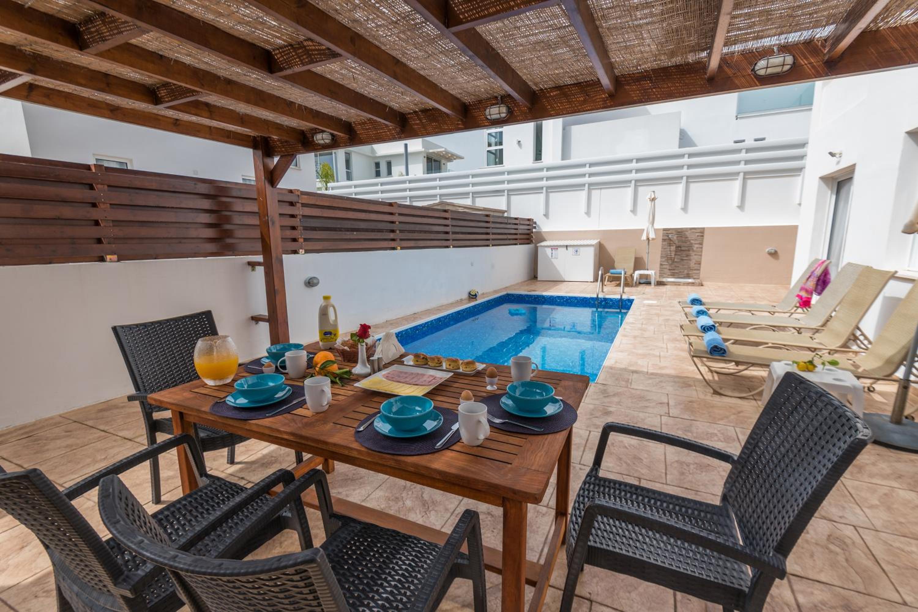 Three-Bedroom Villa with Private Pool photo 2