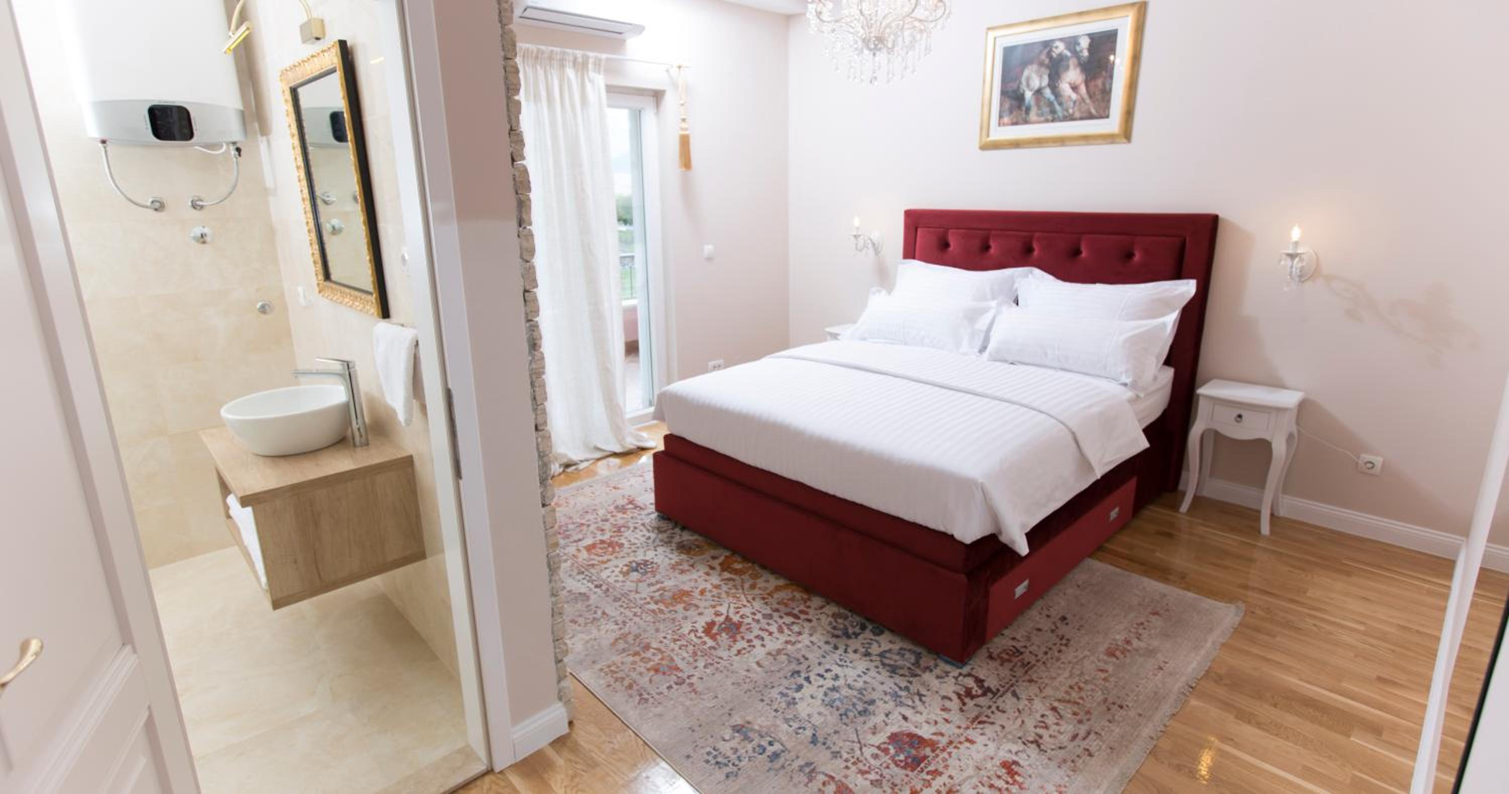 Deluxe Double Room with Balcony photo 1