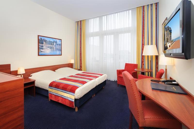 Comfort Twin Room with Bath & extra bed