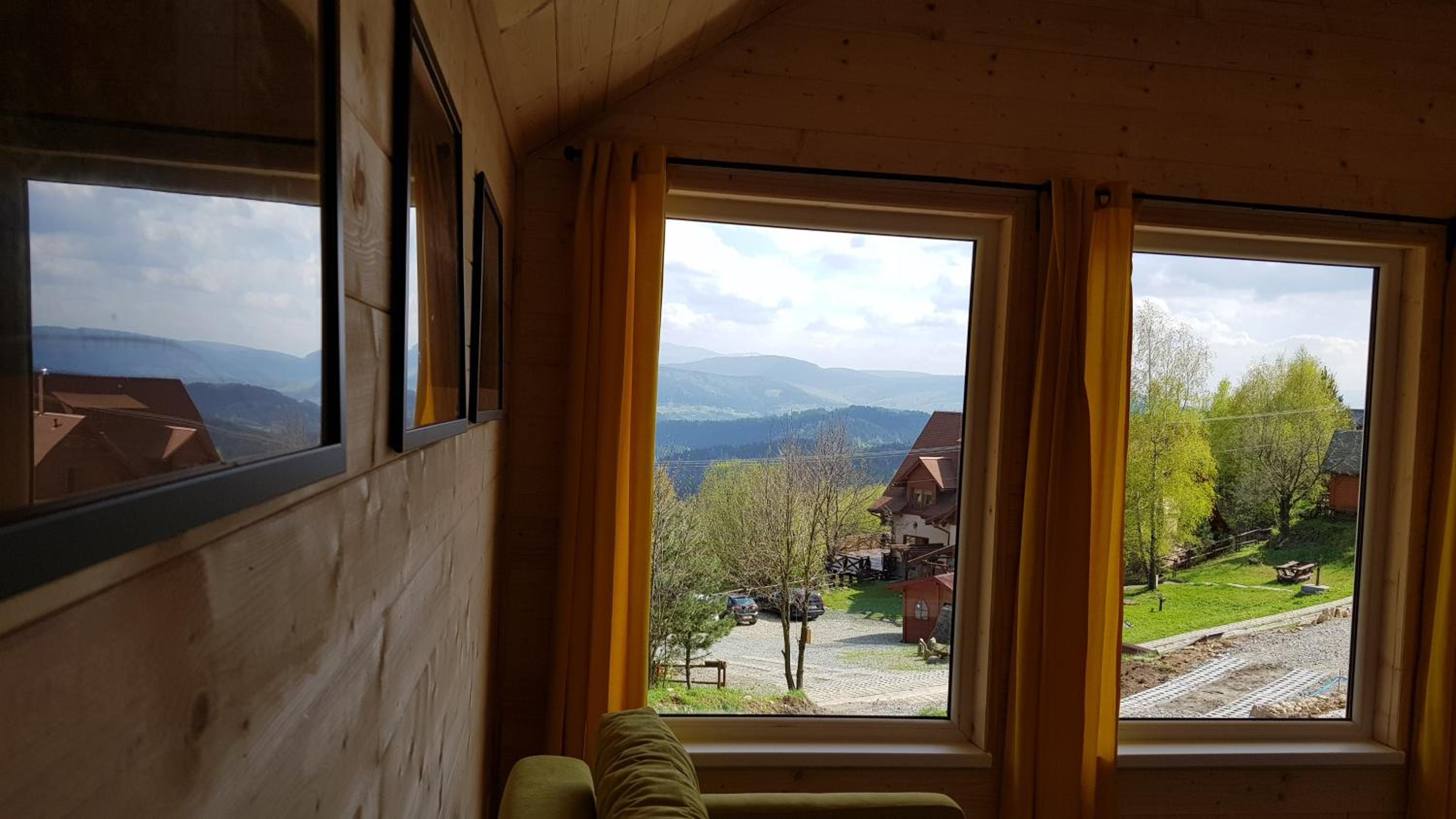Apartment with Mountain View photo 3