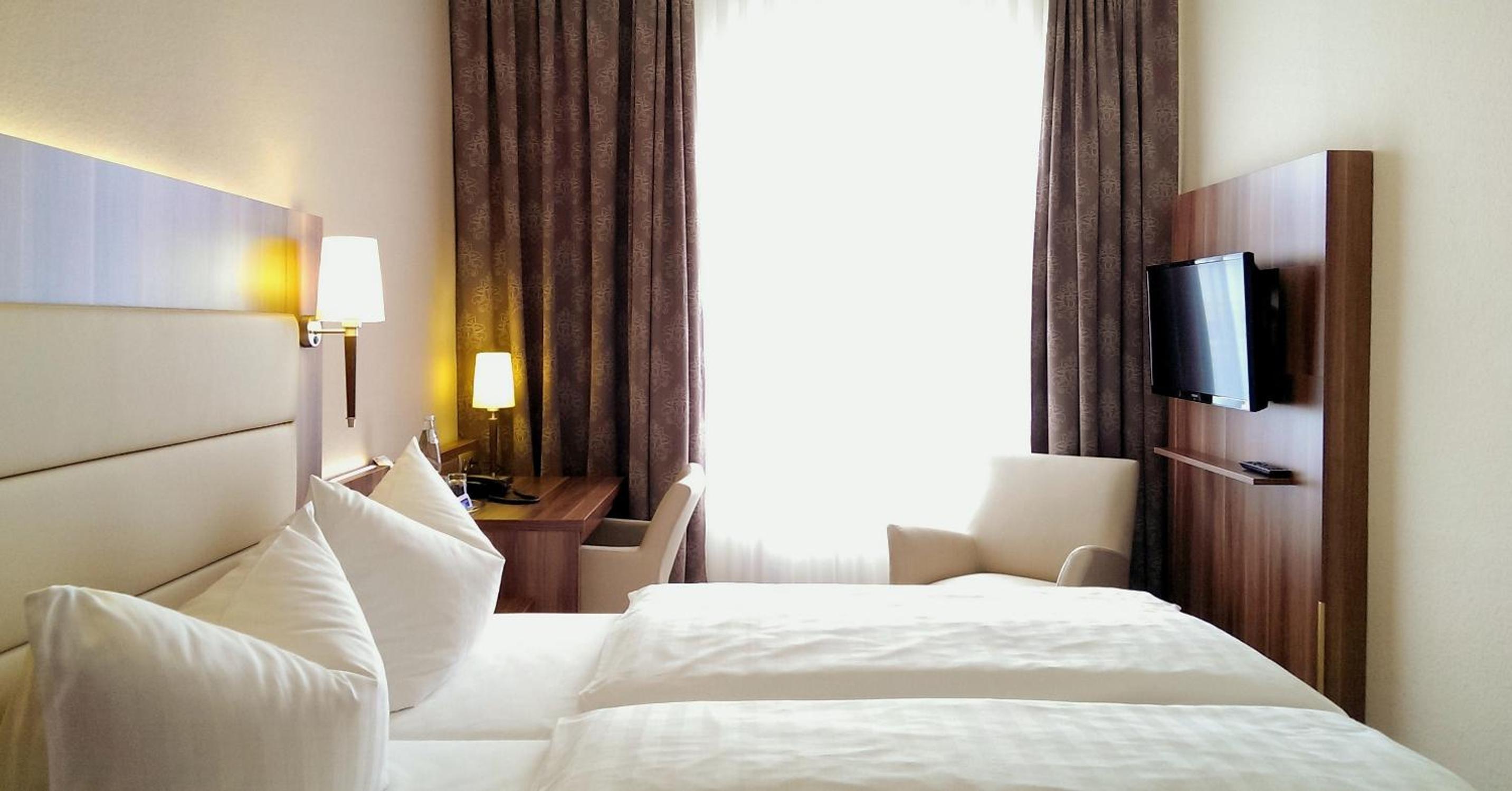 Triple Room with Bathroom photo 2