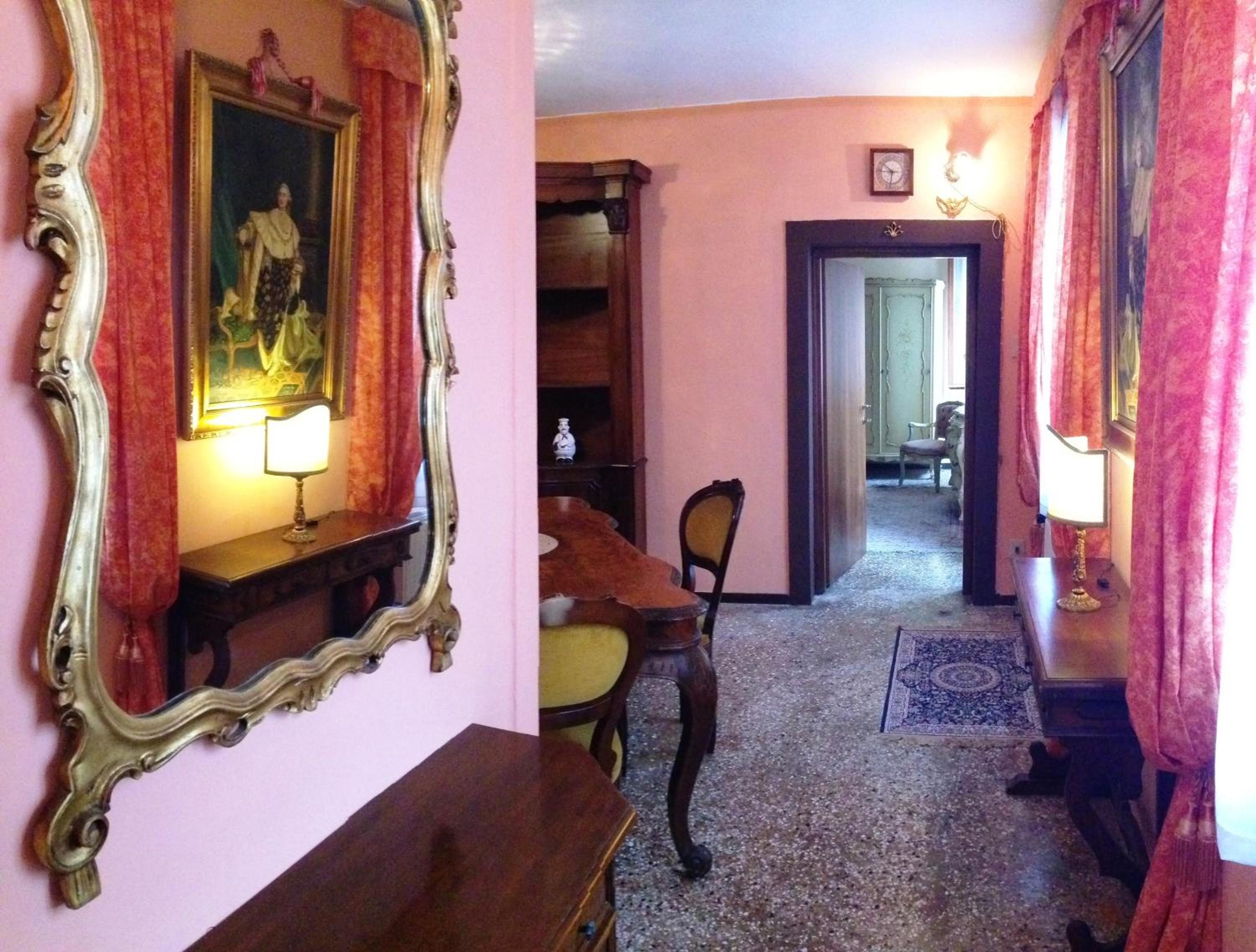 Large Triple Room with Shared Bathroom photo 1