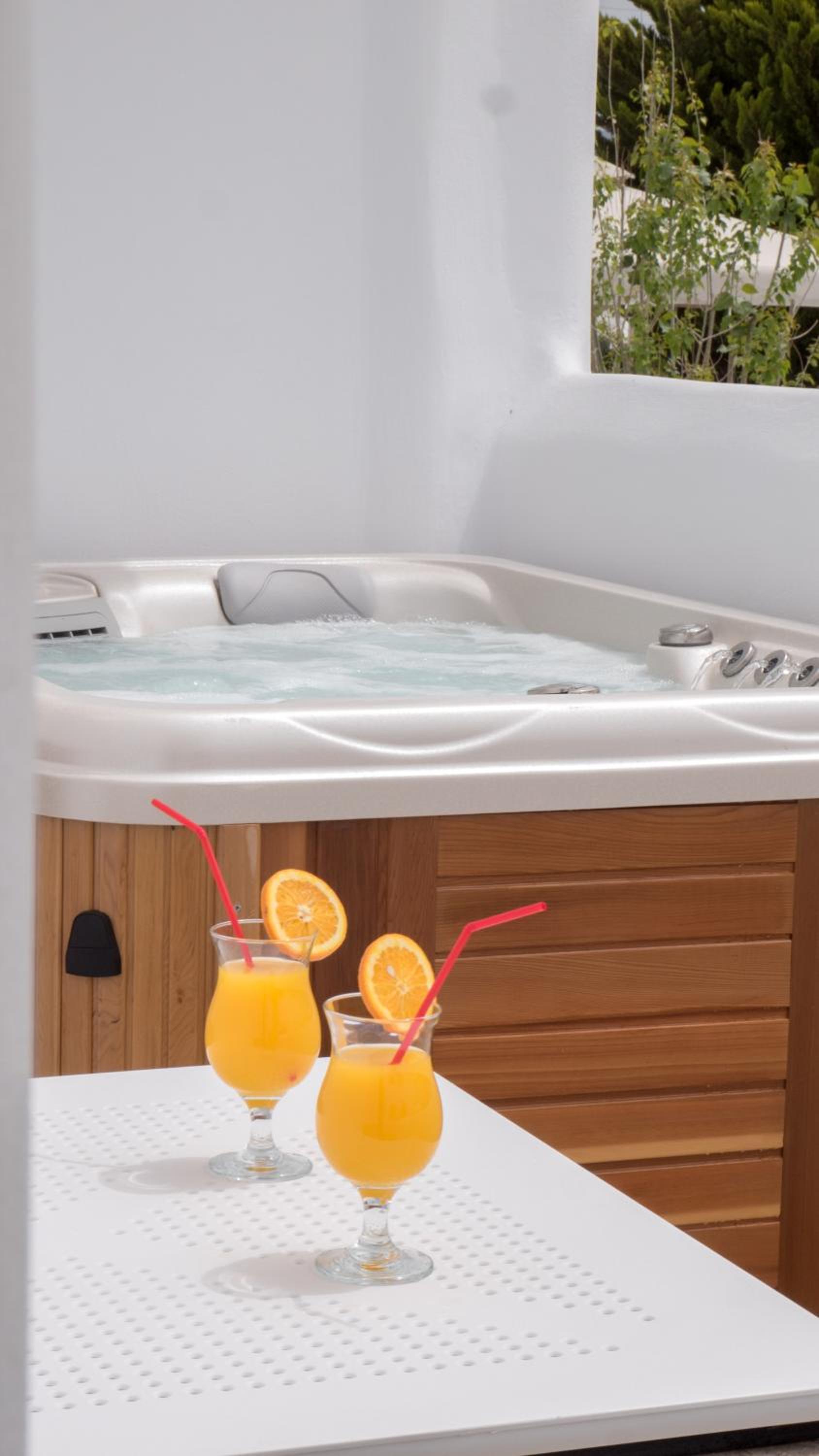 Superior suite with hot tub and partial view of the sea - Photo 7