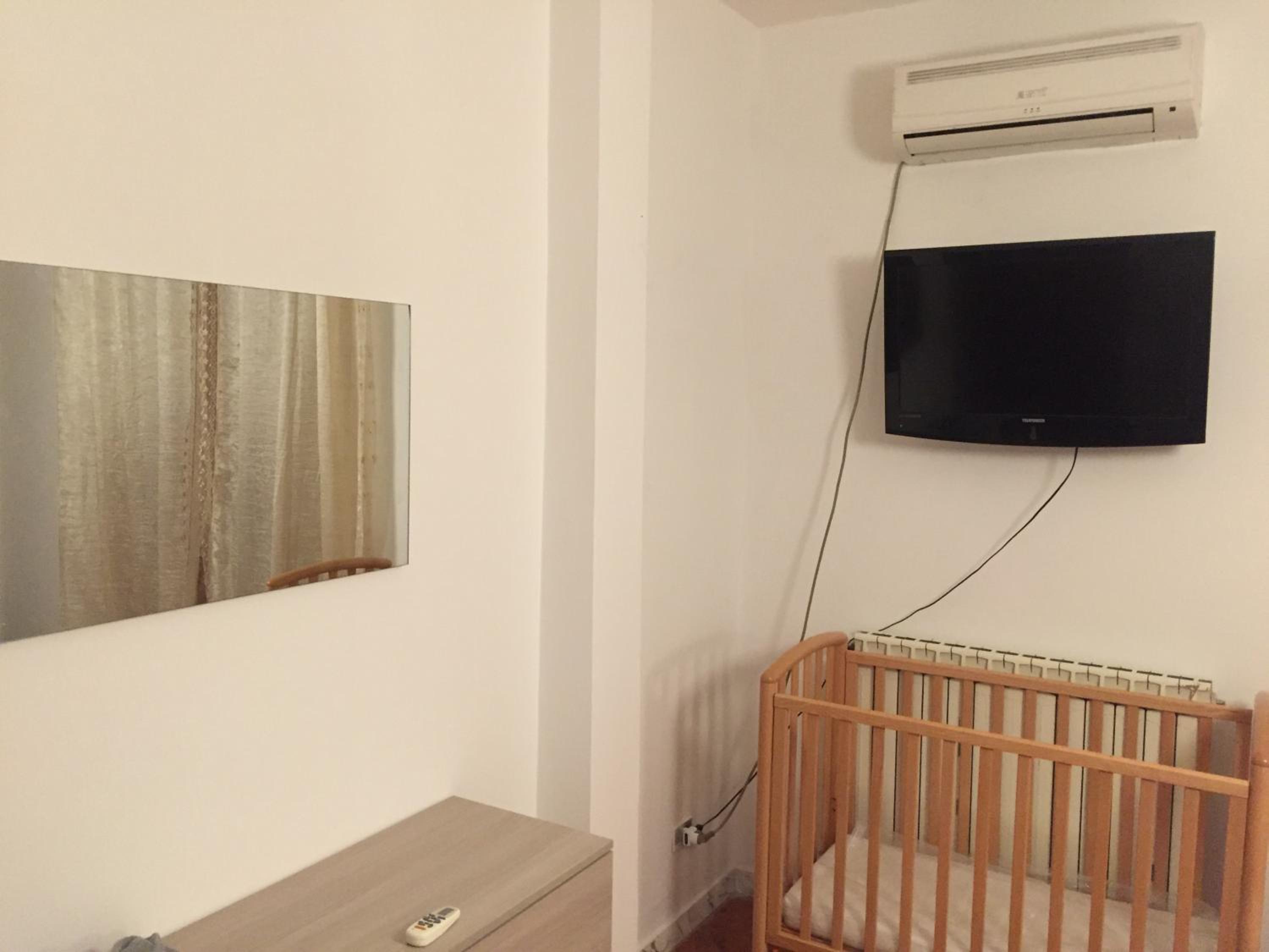 One-Bedroom Apartment - Photo 6