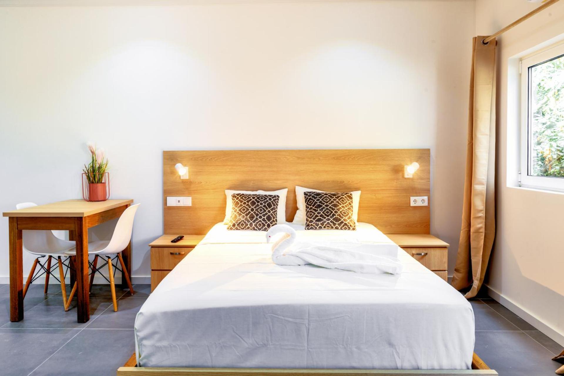Deluxe Double Room with Balcony photo 1