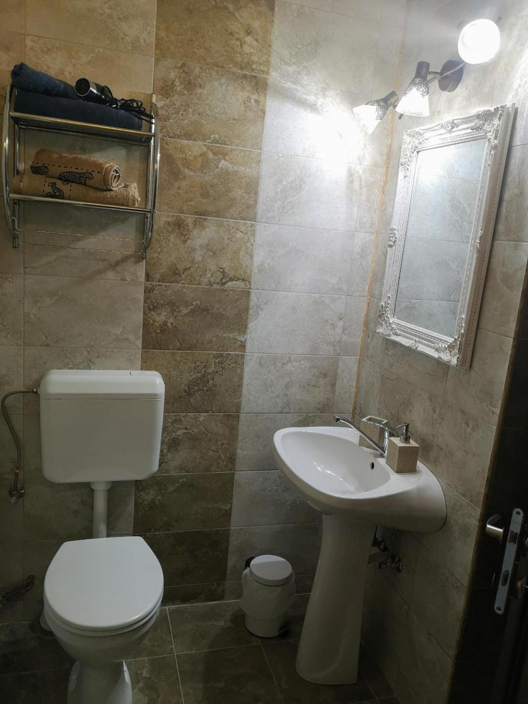 Double Room with Extra Bed - Photo 10