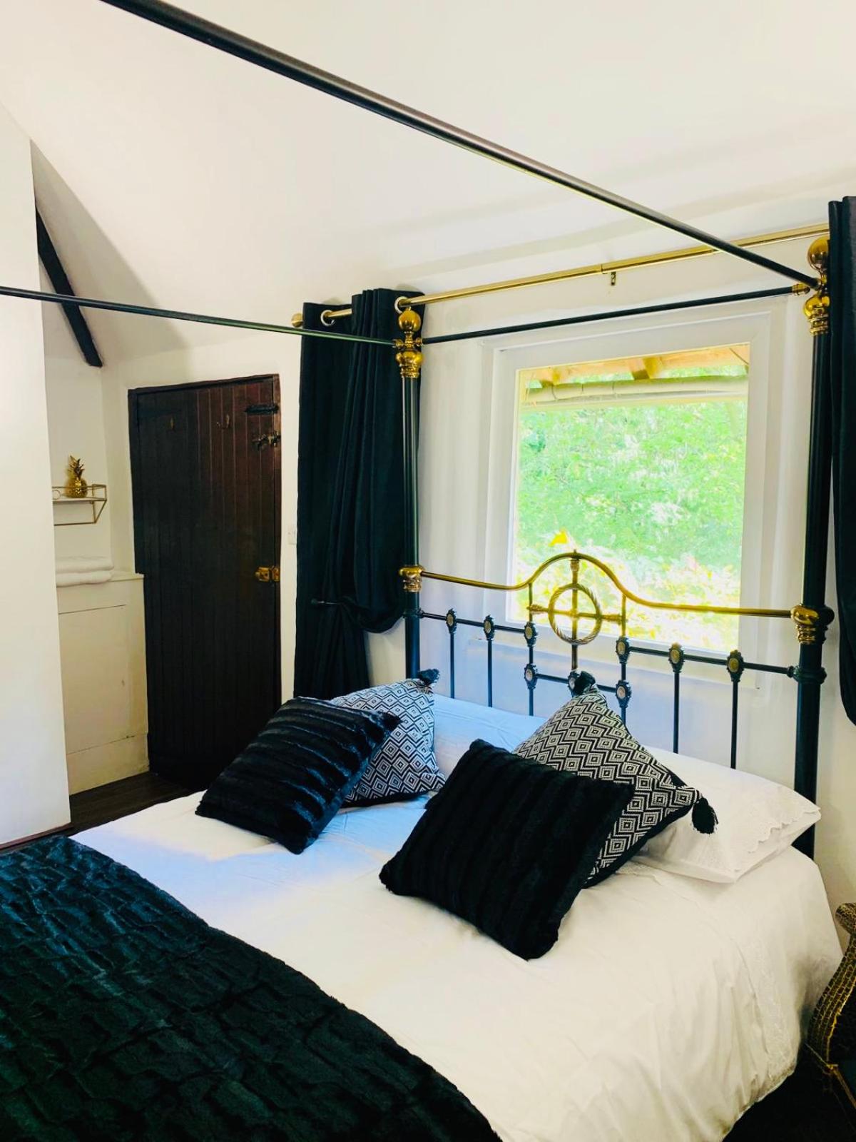 Double Room - Photo 2