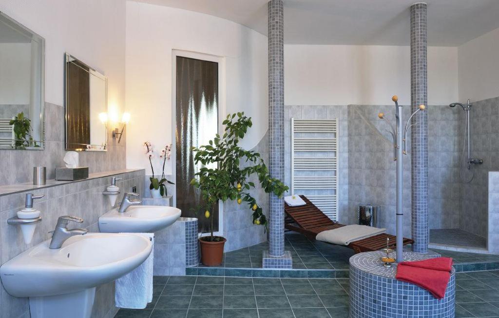 Deluxe Family Suite photo 2