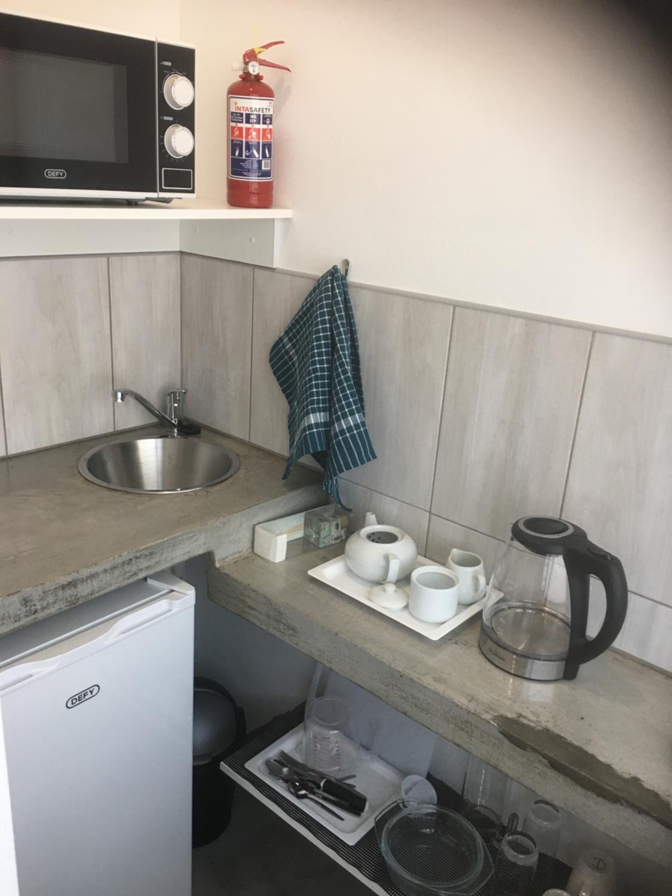 Budget Double Room - Photo 13