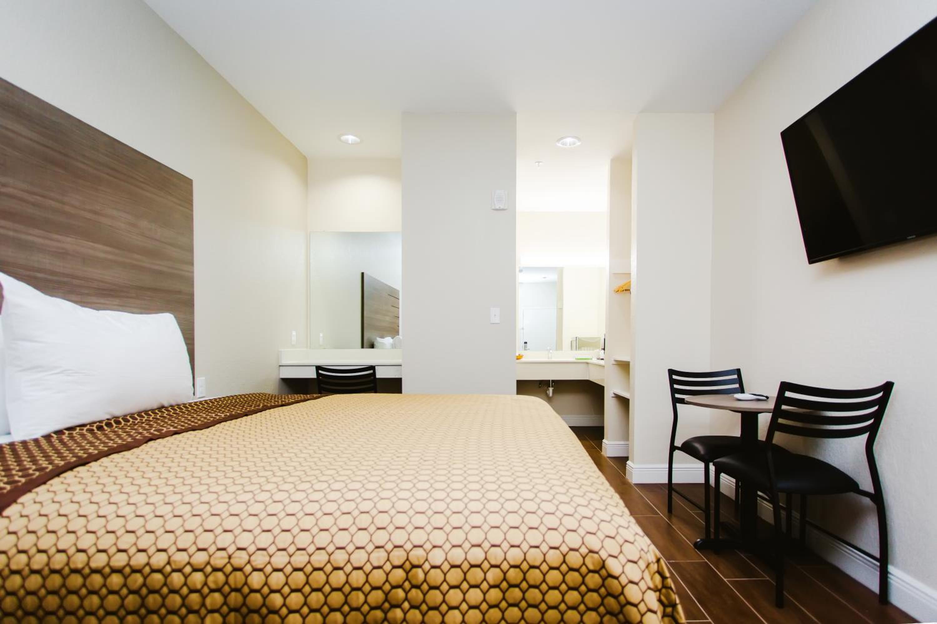 Standard King Room - Photo 1