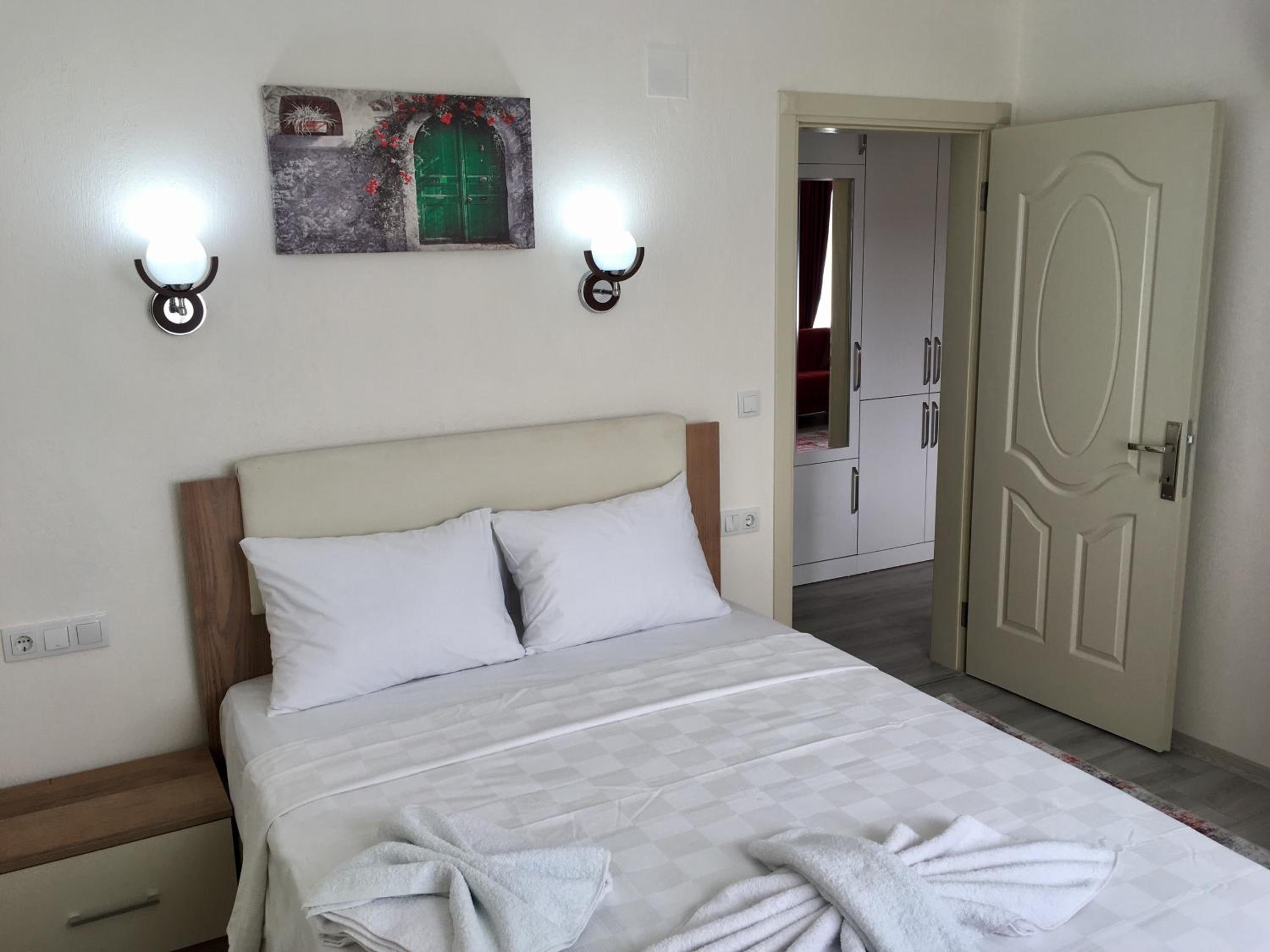 Apartment with Balcony - Photo 9