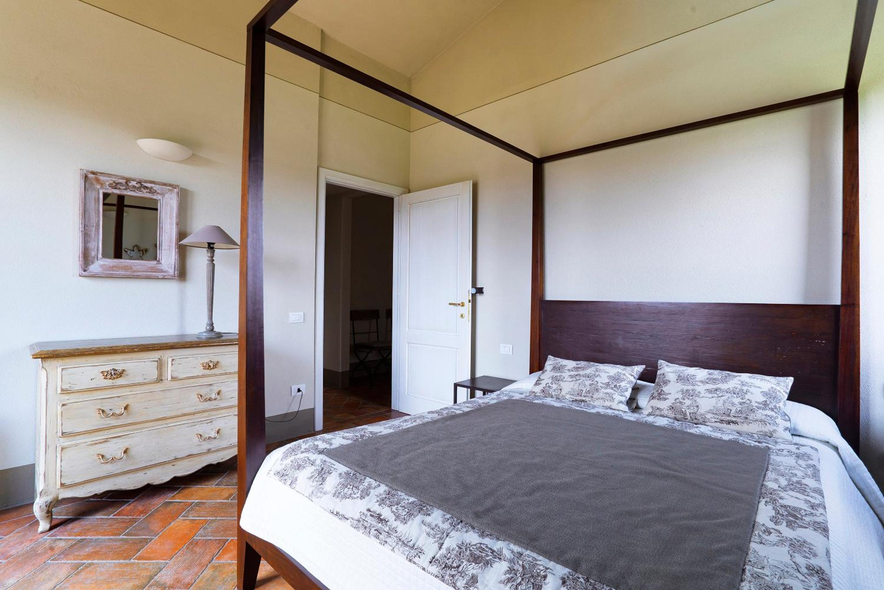 Suite with Balcony - Photo 4