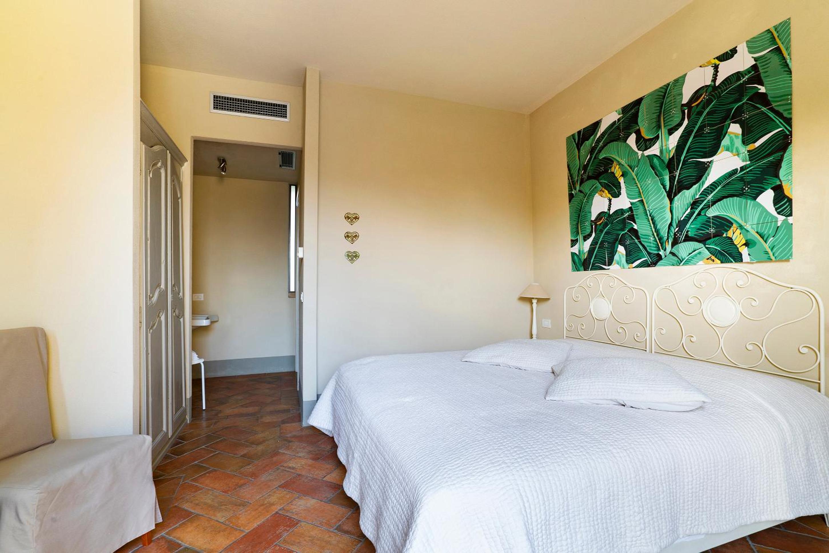 Basic Double Room photo 3