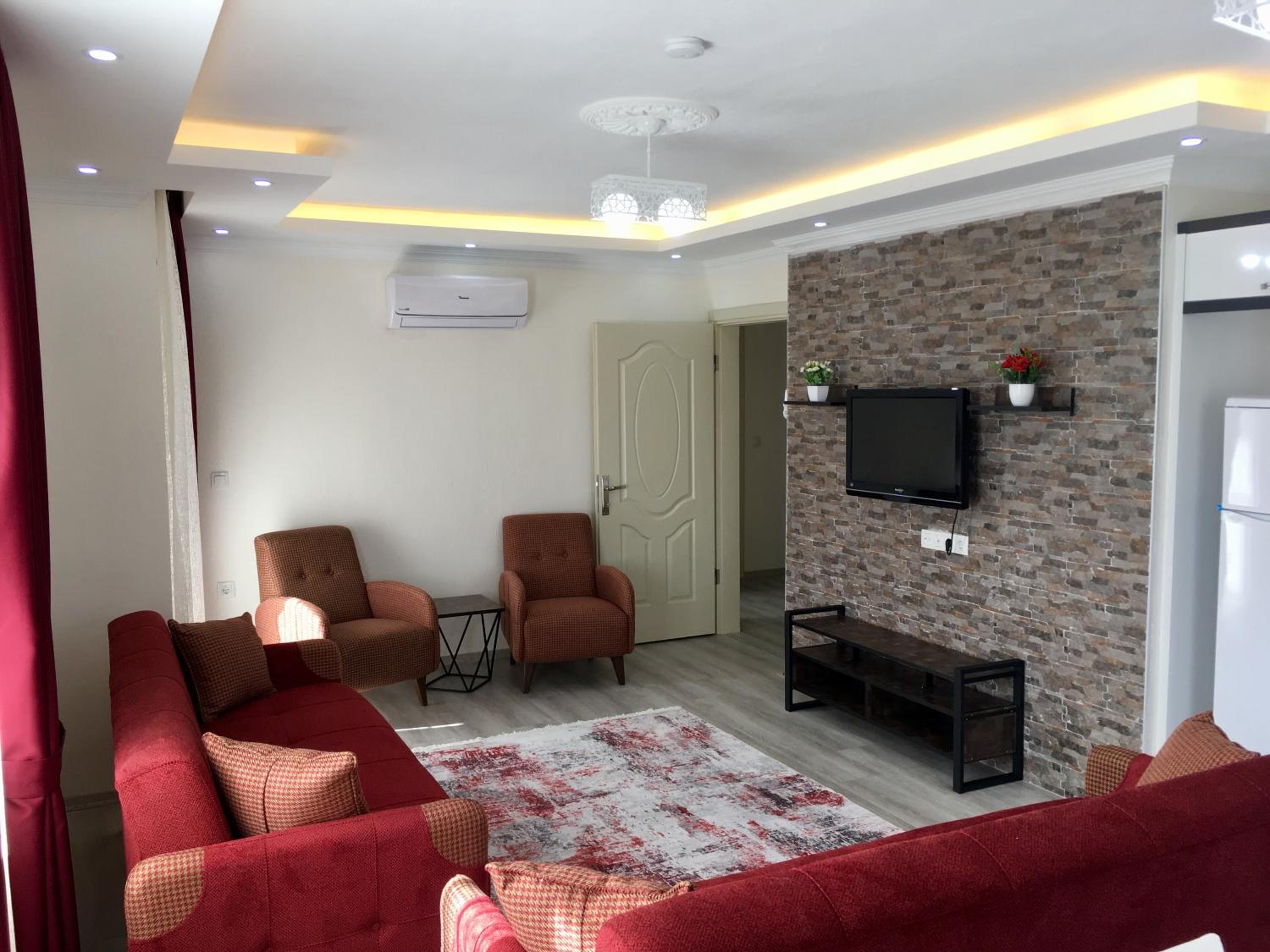 Apartment with Balcony - Photo 4