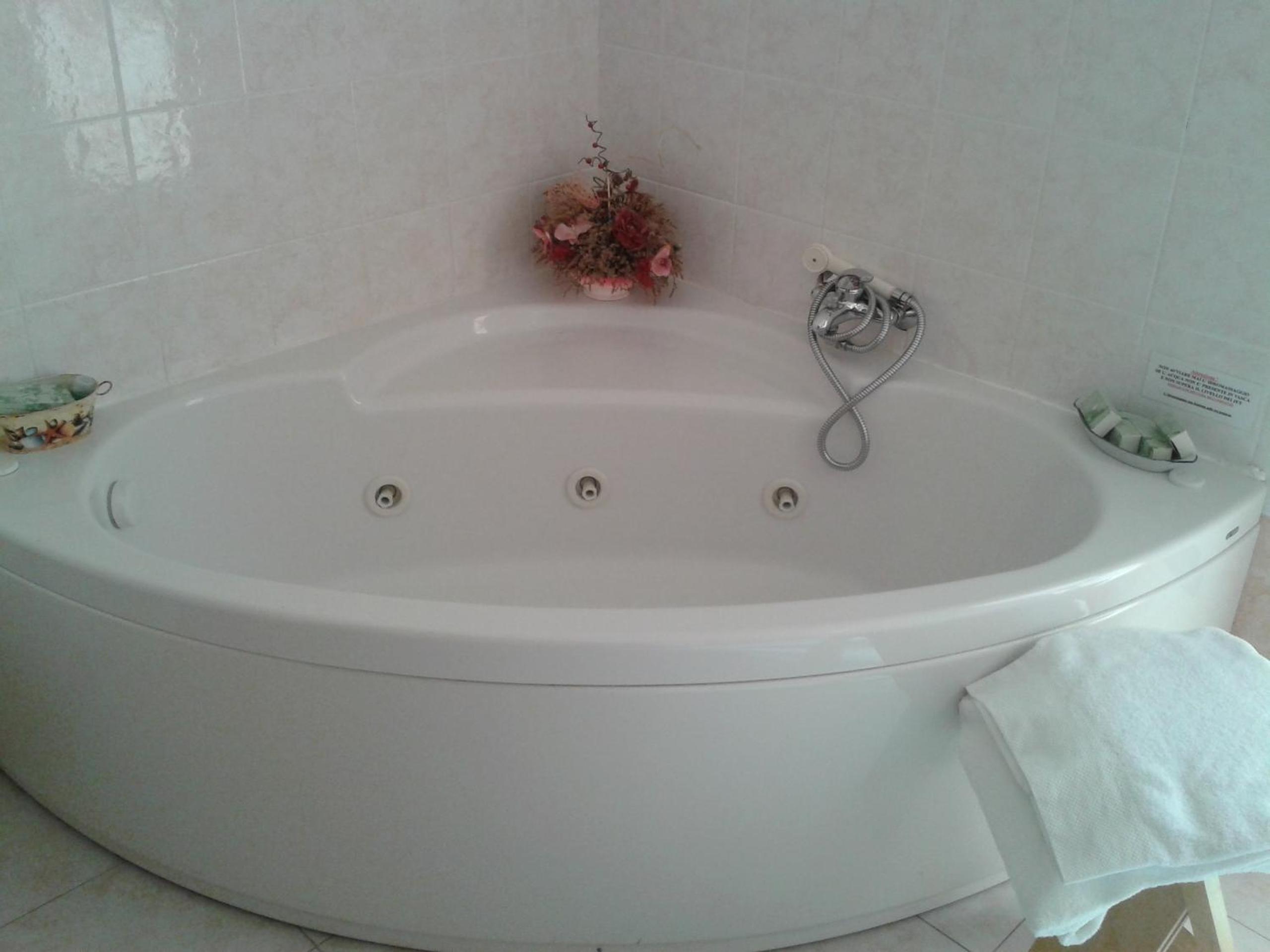 Deluxe Double Room - Photo 10