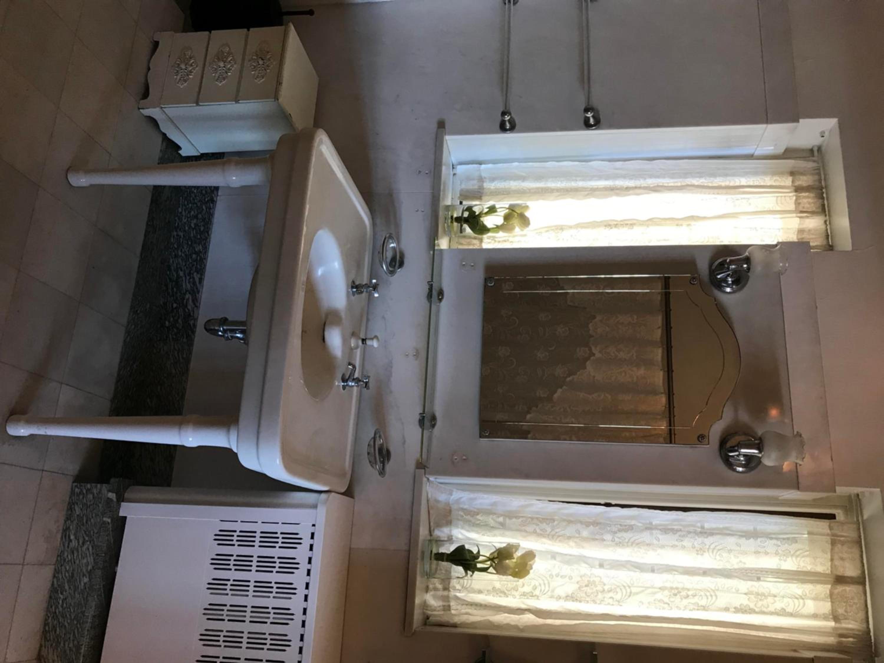 Deluxe Queen Suite photo 2