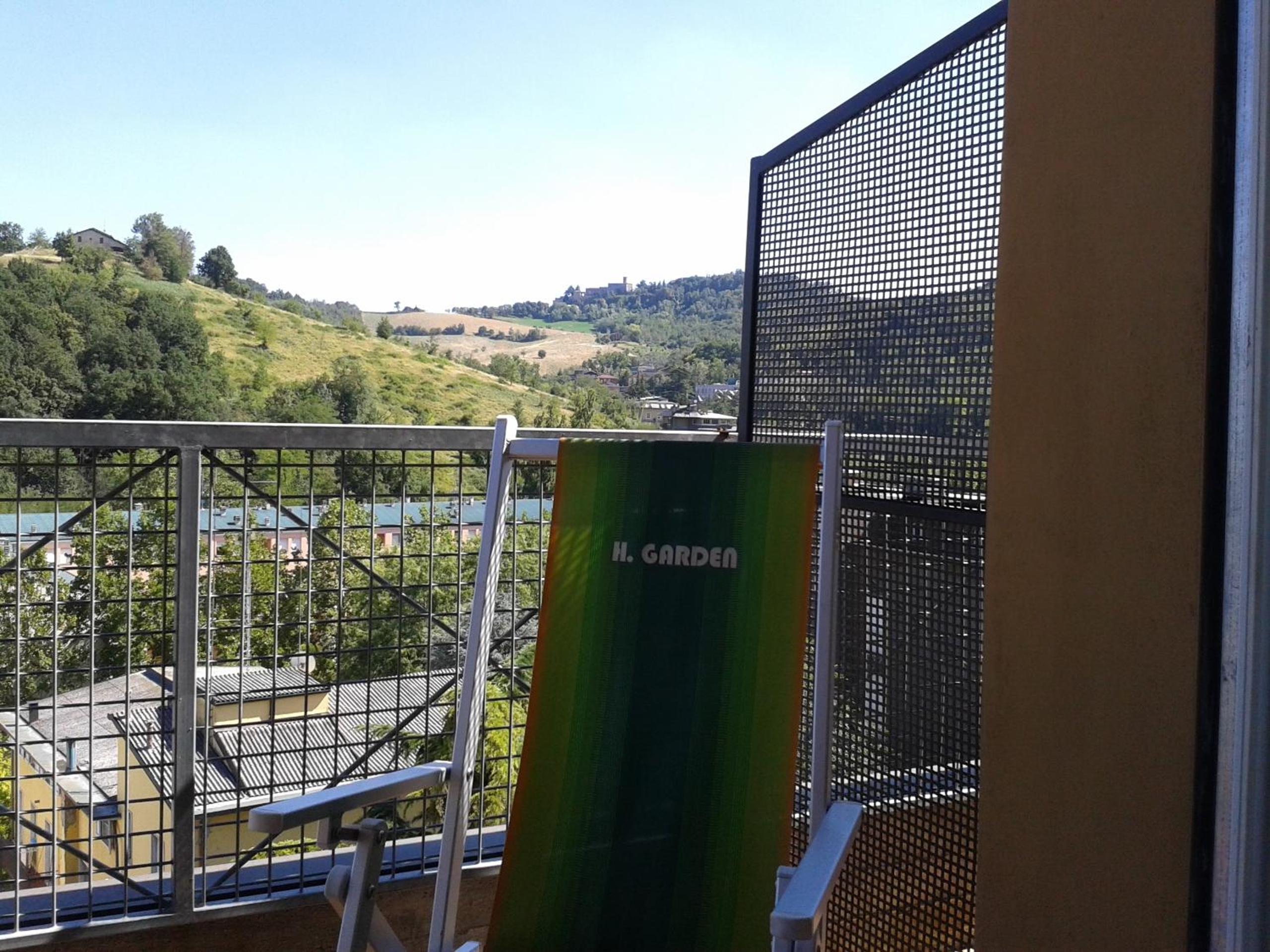 Quadruple Room with Balcony - Photo 5