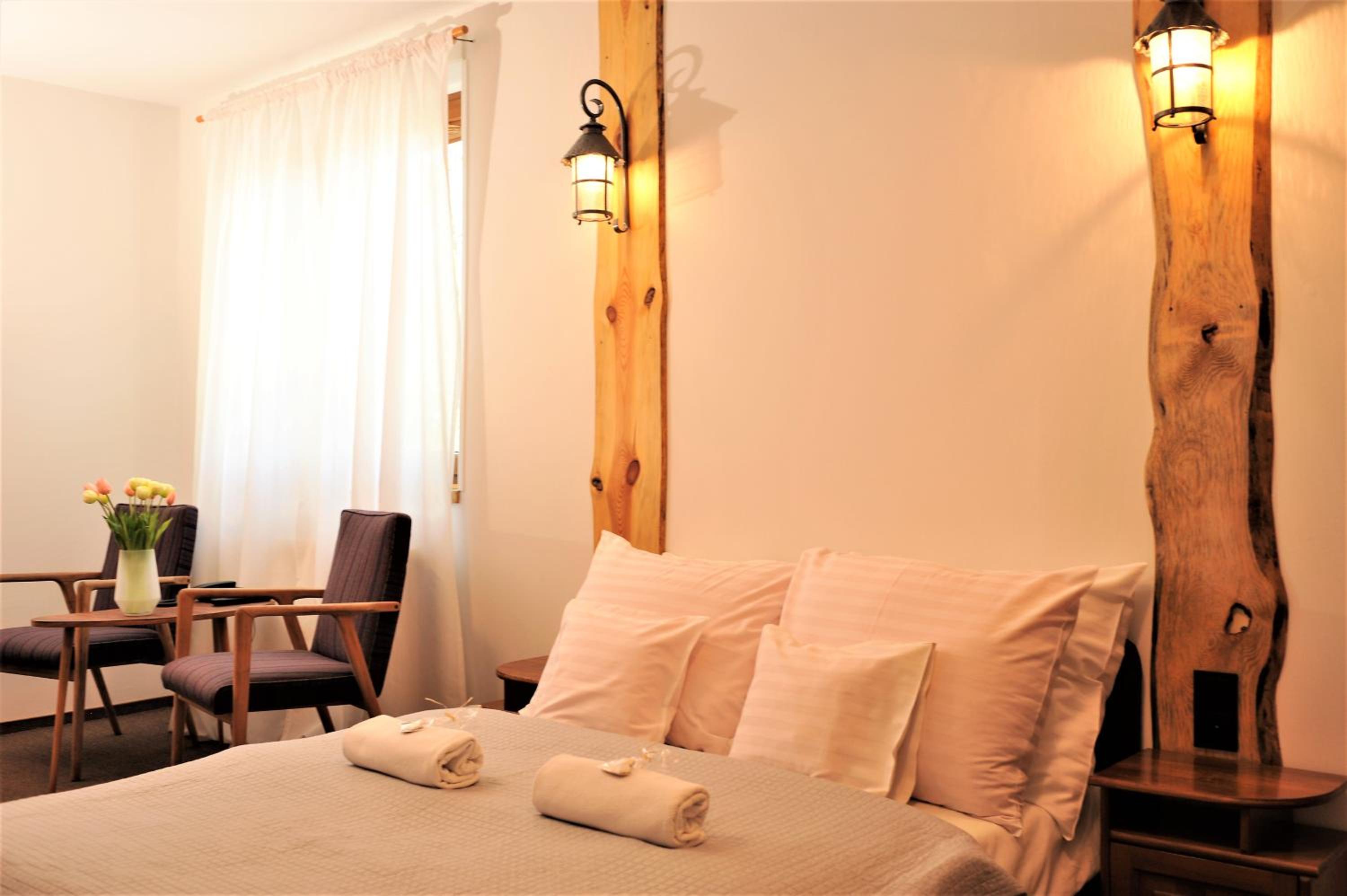 Deluxe Double Room - Photo 13
