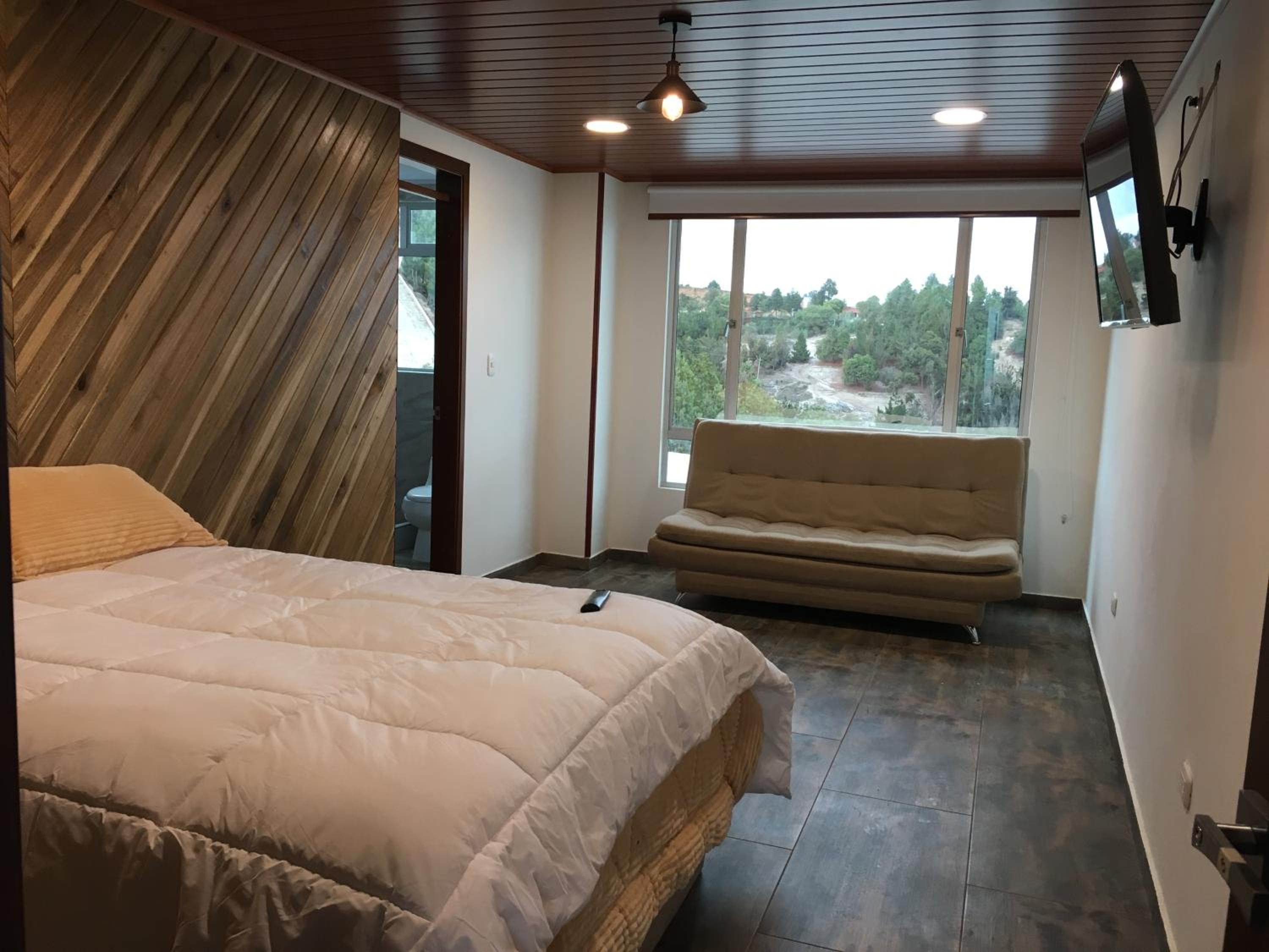 Family Room with Lake View photo 3
