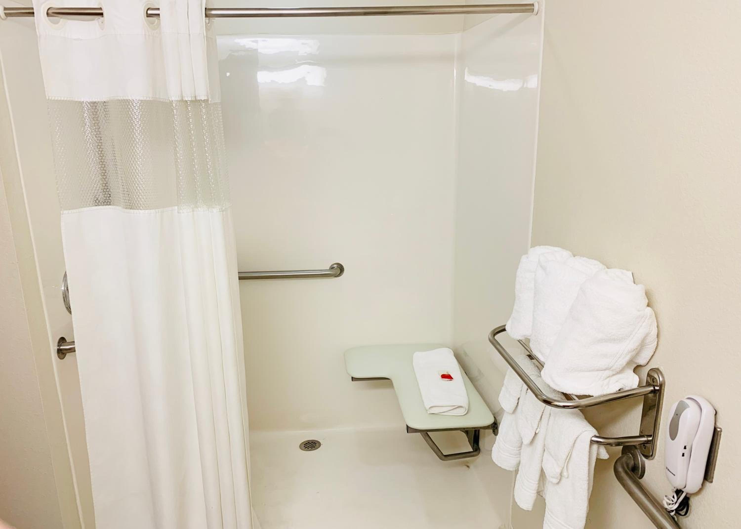 Queen Room - Mobility Access/Non-Smoking - Photo 2