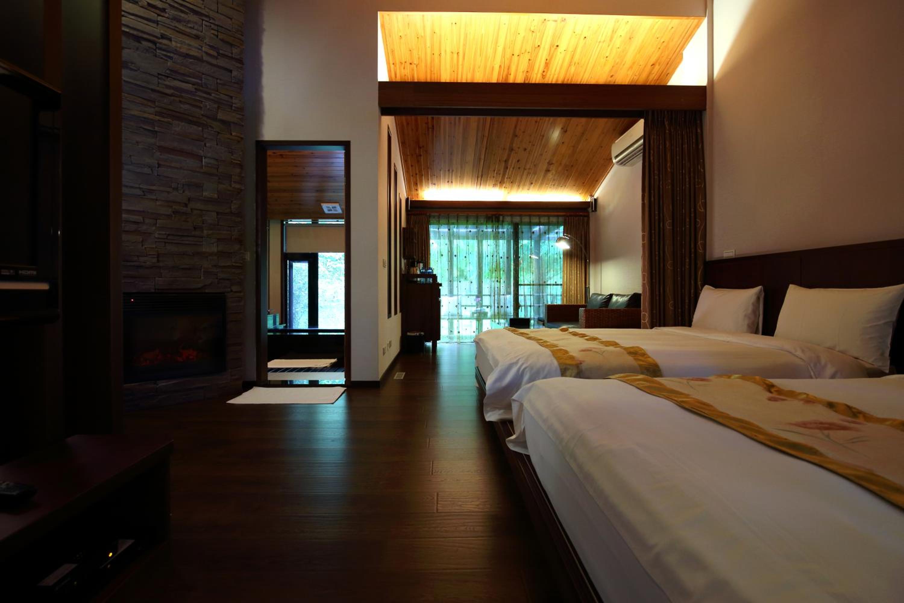 Quadruple Room with Lake View photo 1