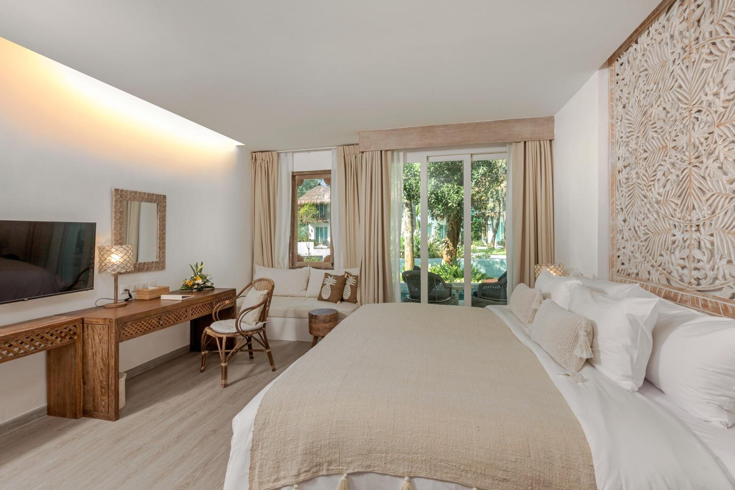 Grand Deluxe Pool Access - Photo 2