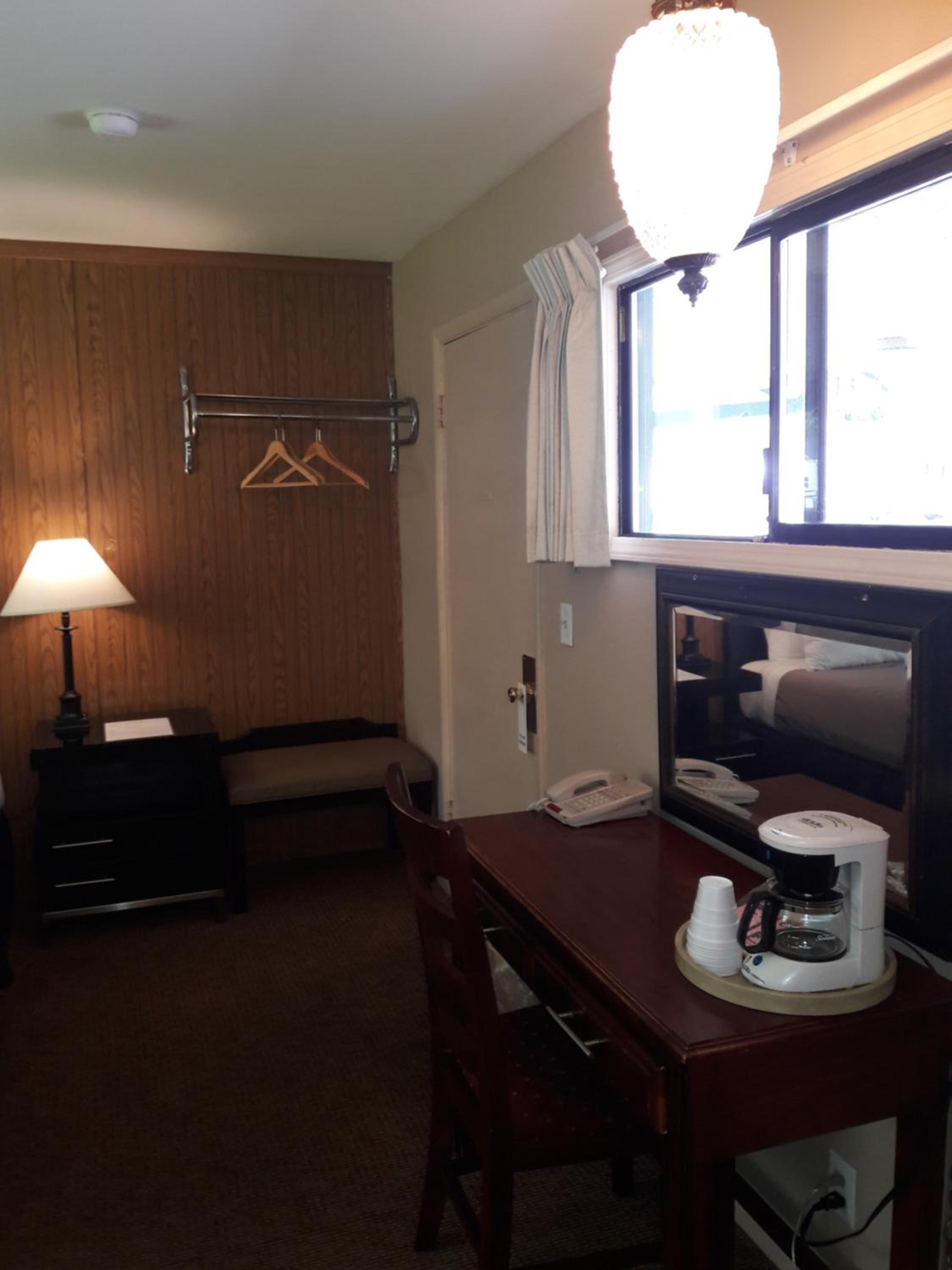 Queen Room - Photo 3