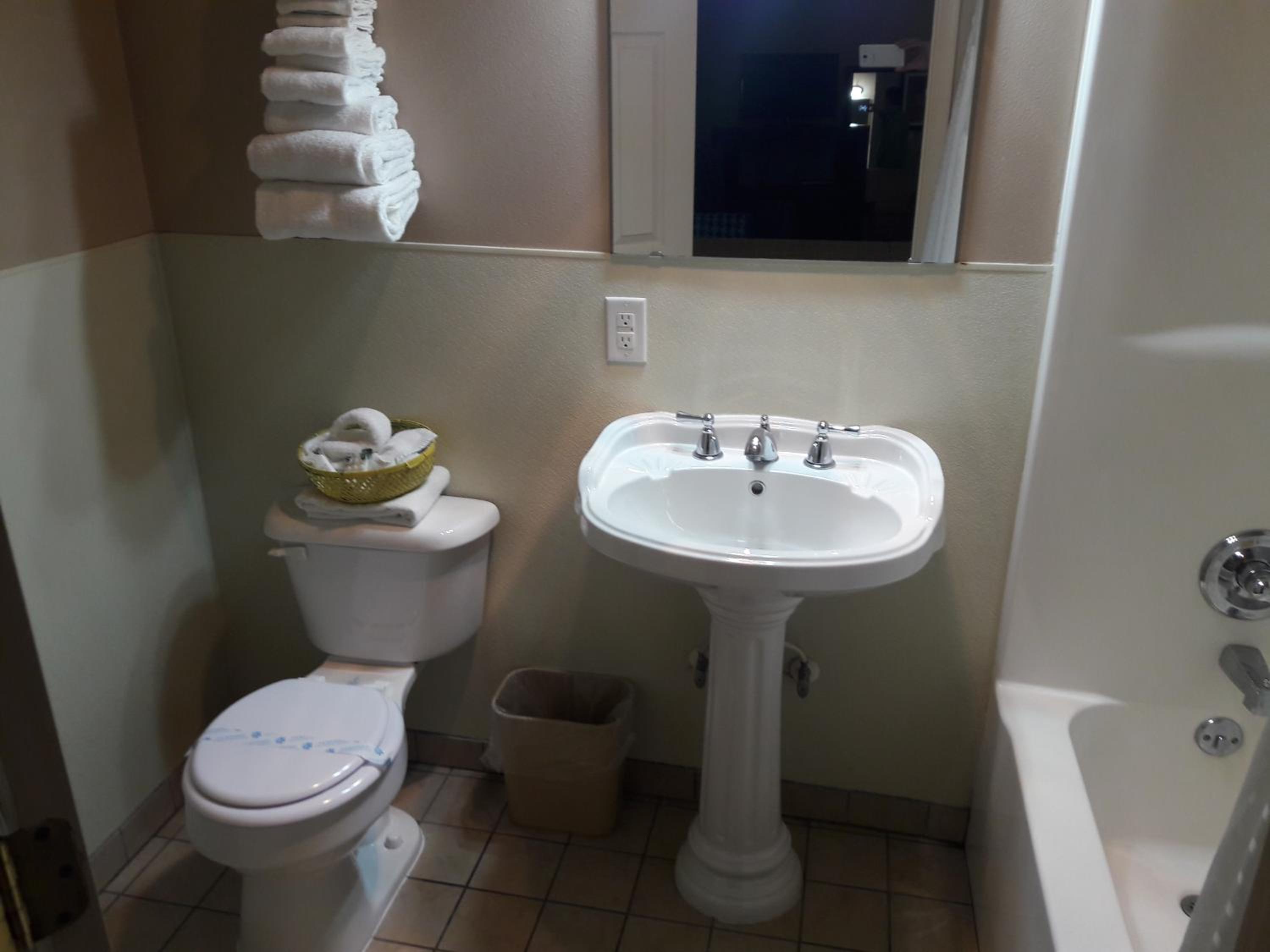 Double Room with Patio - Photo 2
