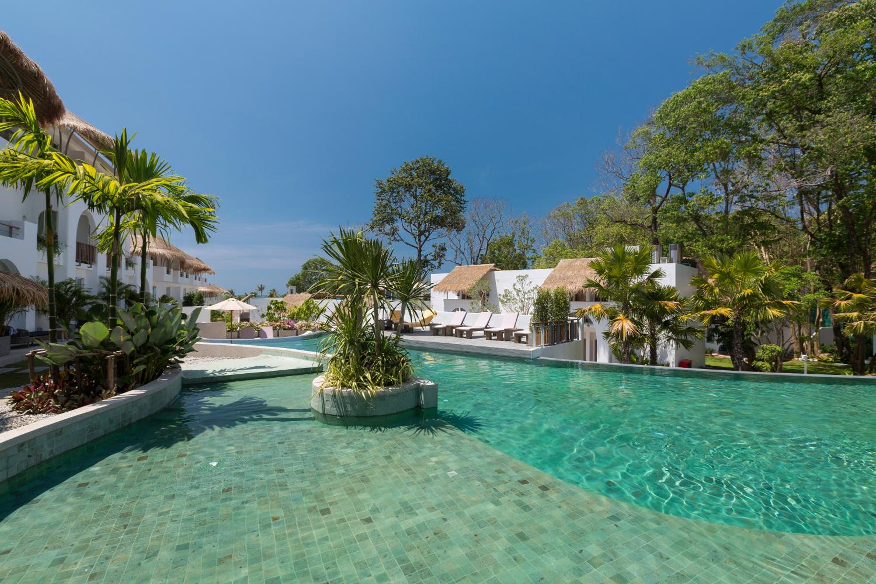 Tropical Garden Pool Access - Photo 8