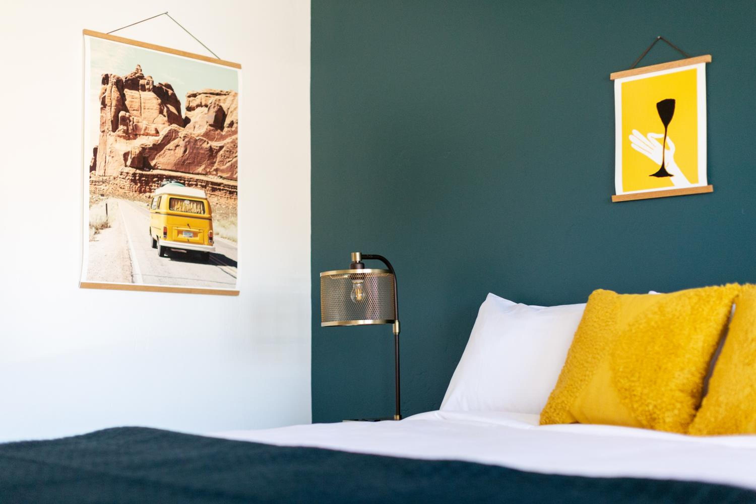 Deluxe King Room - Photo 3