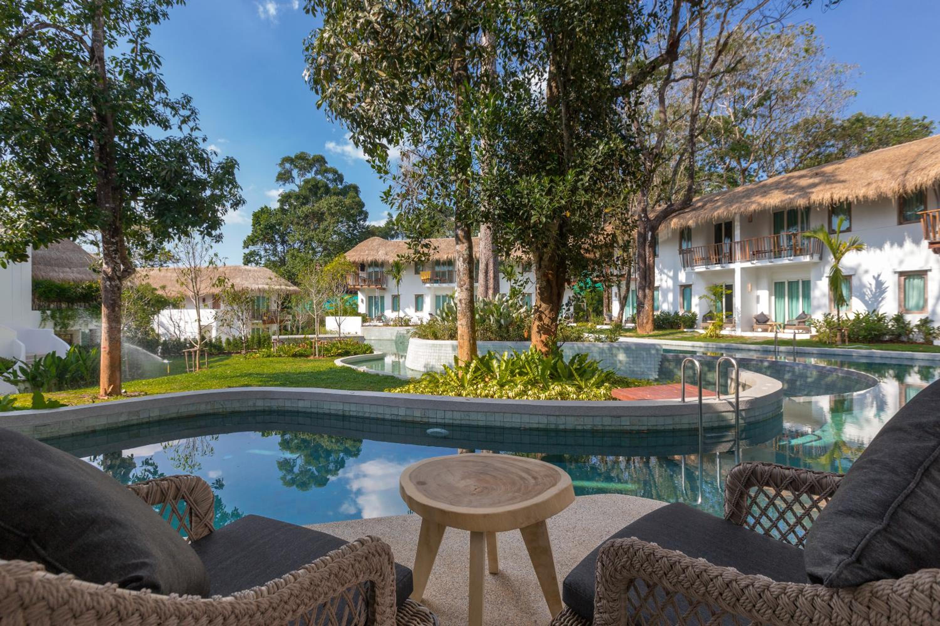 Grand Deluxe Pool Access - Photo 9