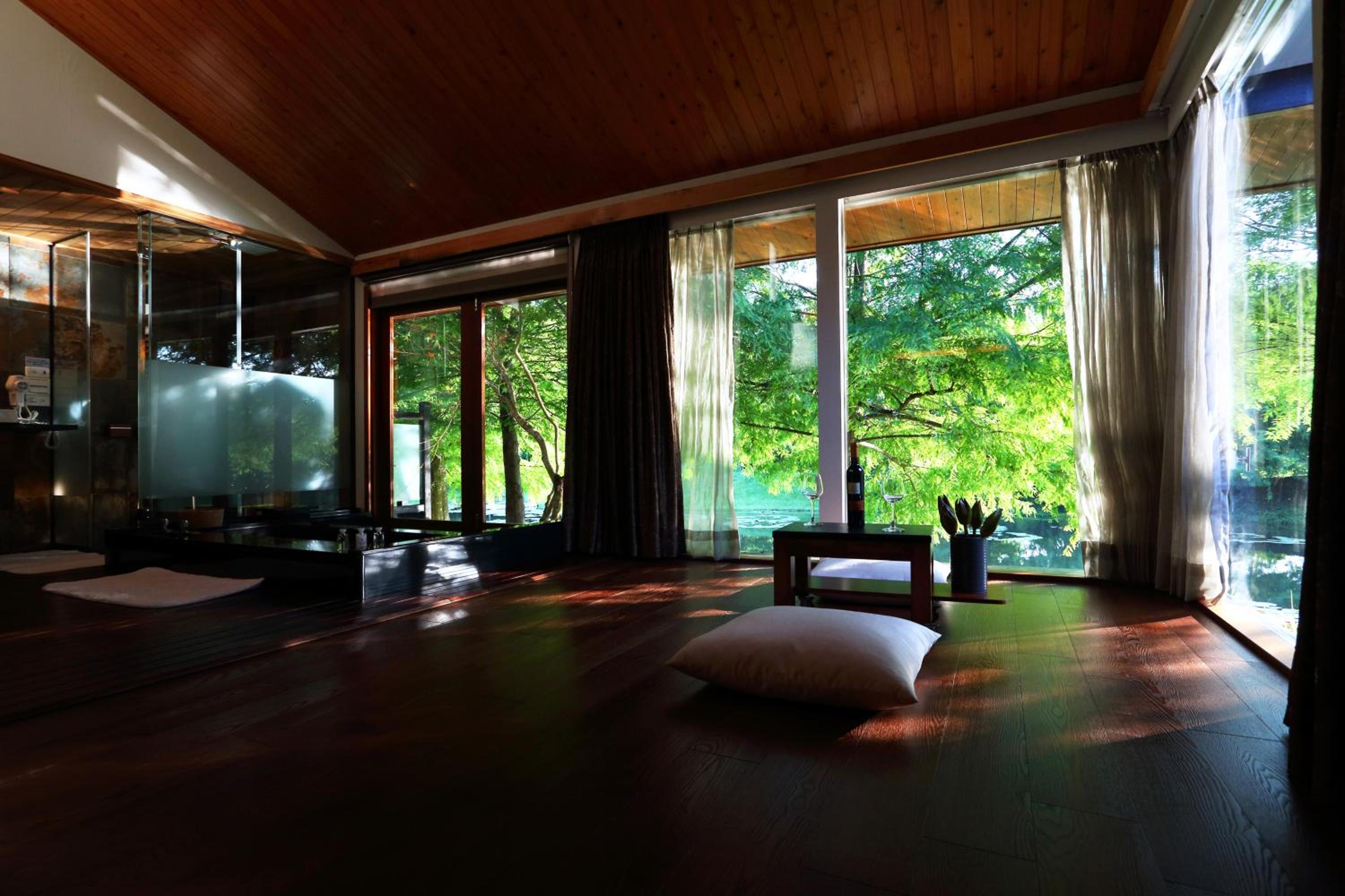 King Room with Lake View photo 1