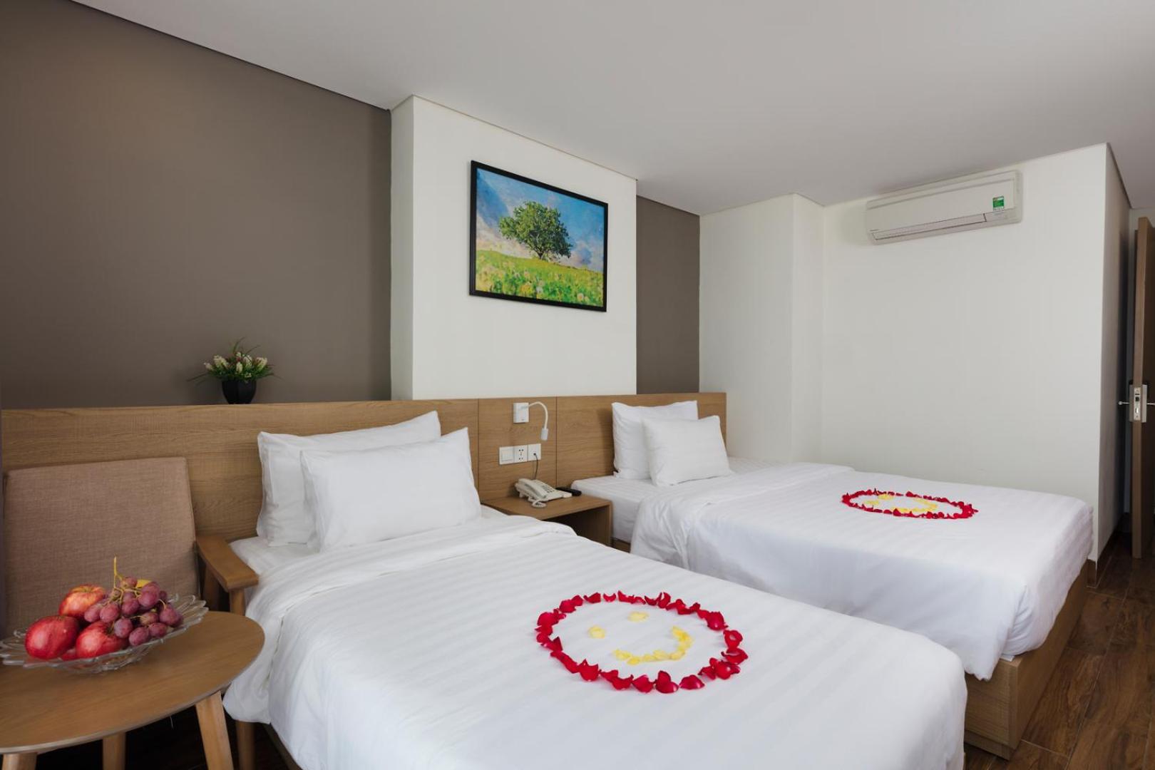 Double or Twin Room with City View photo 3