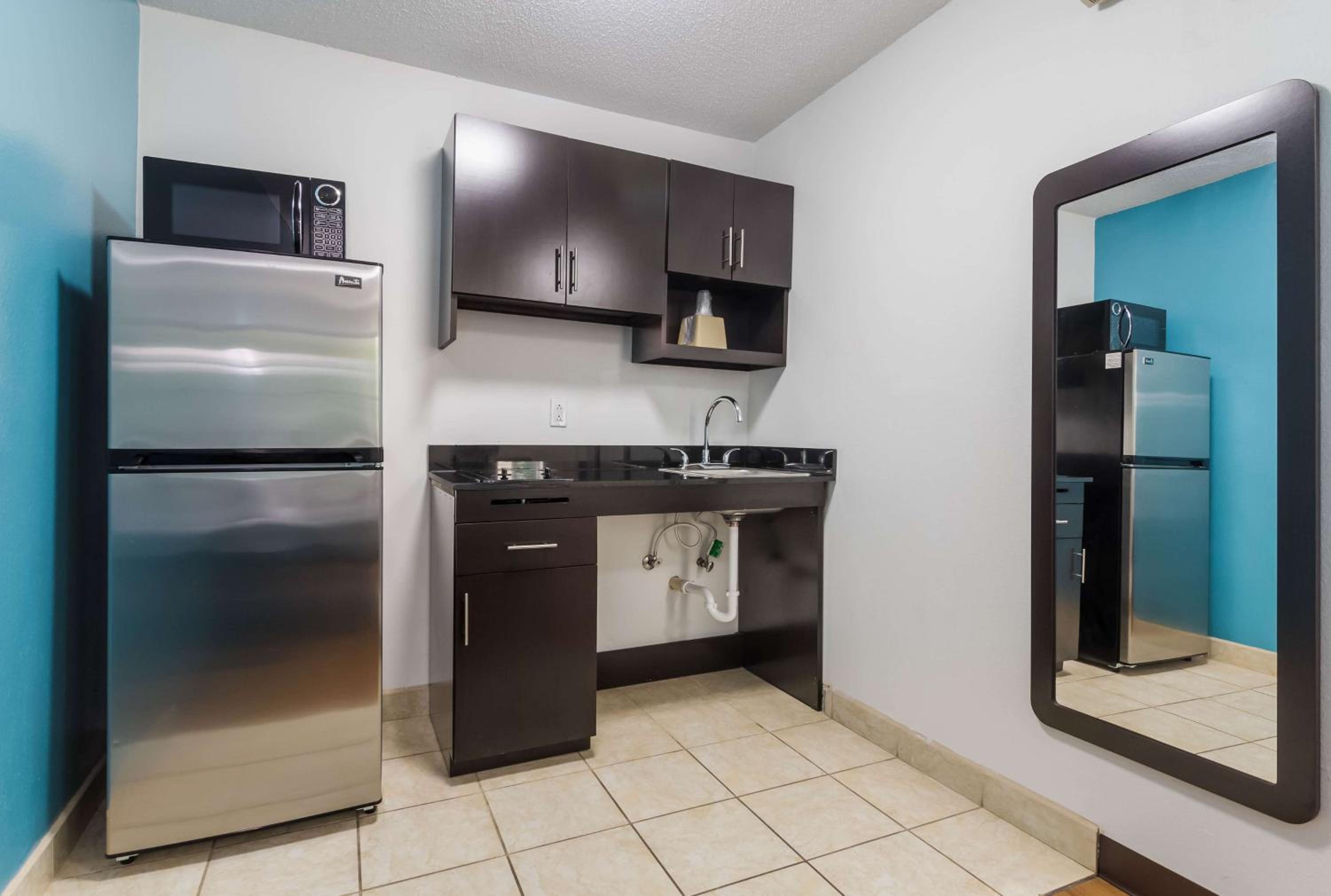 Queen Room - Disability Access - Non-Smoking