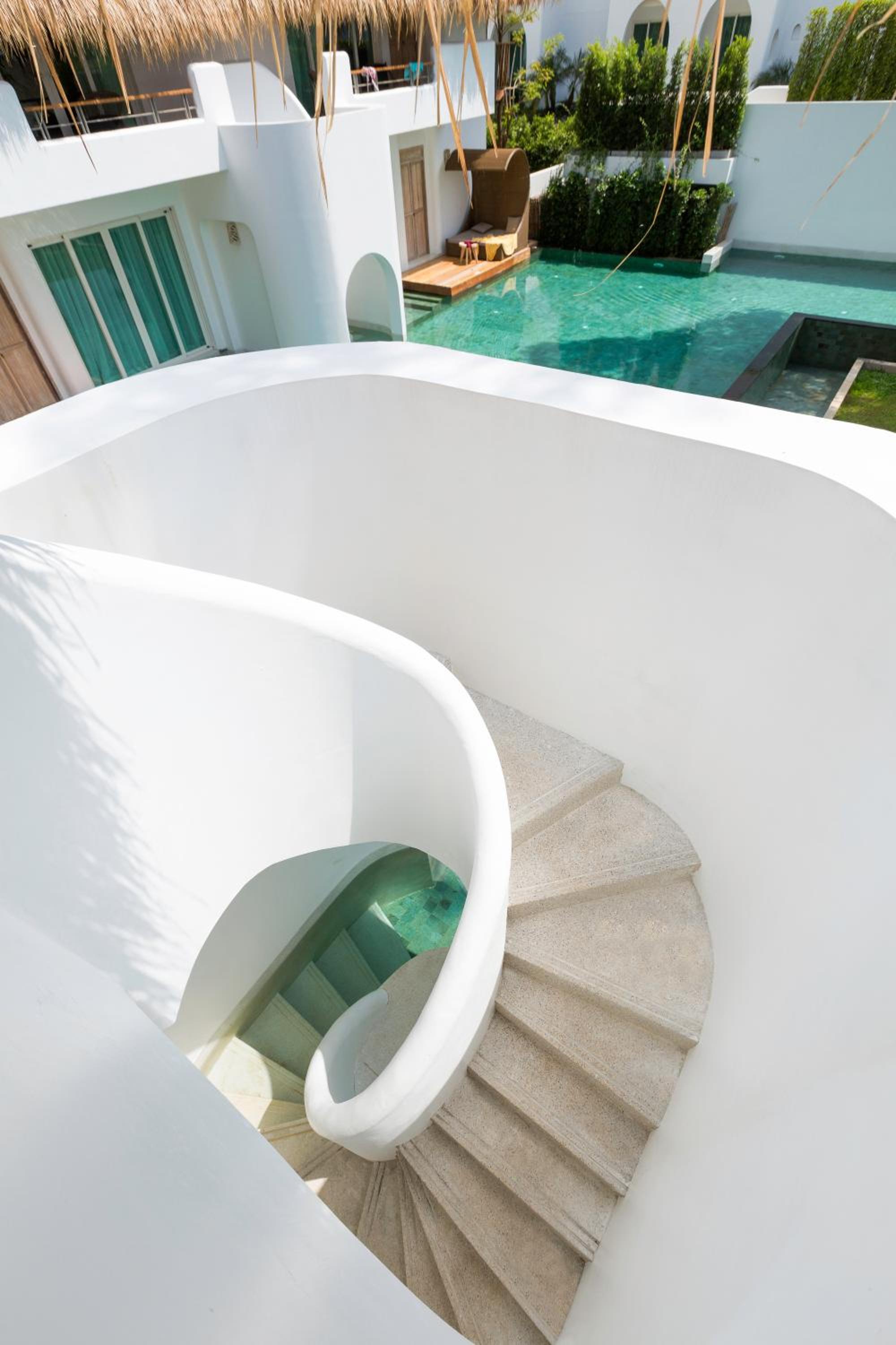 Suite with Pool View - Photo 7