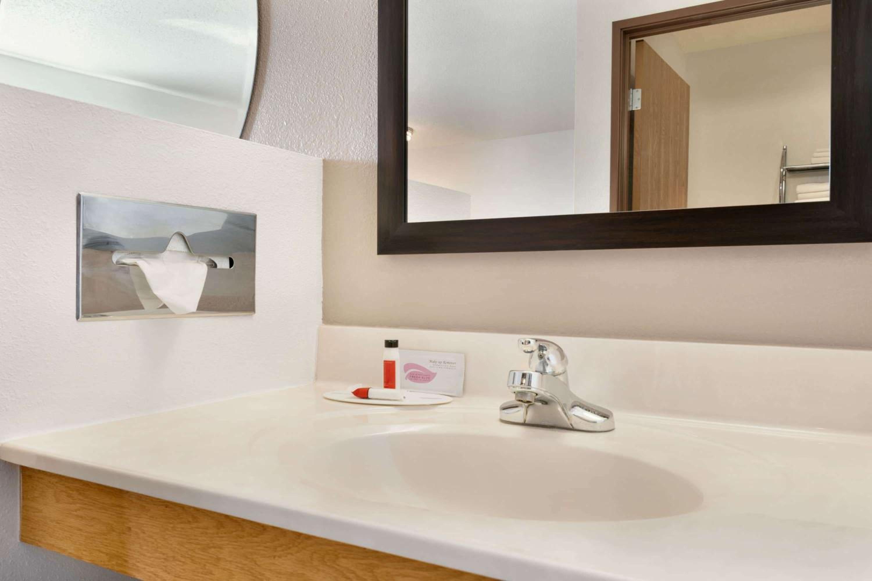 Standard Single Room - Photo 5