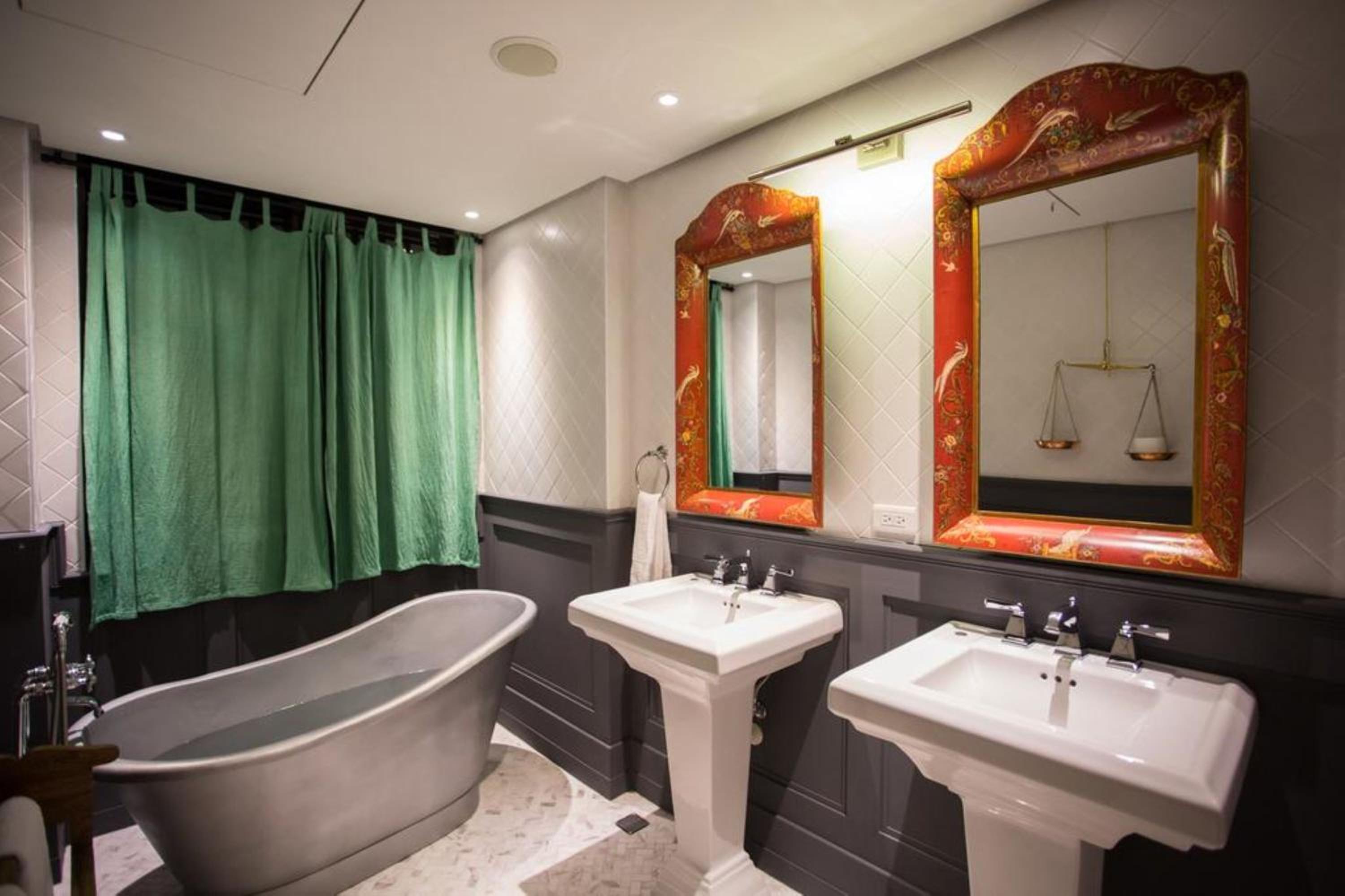 Deluxe Double Room with Balcony - 5F photo 3