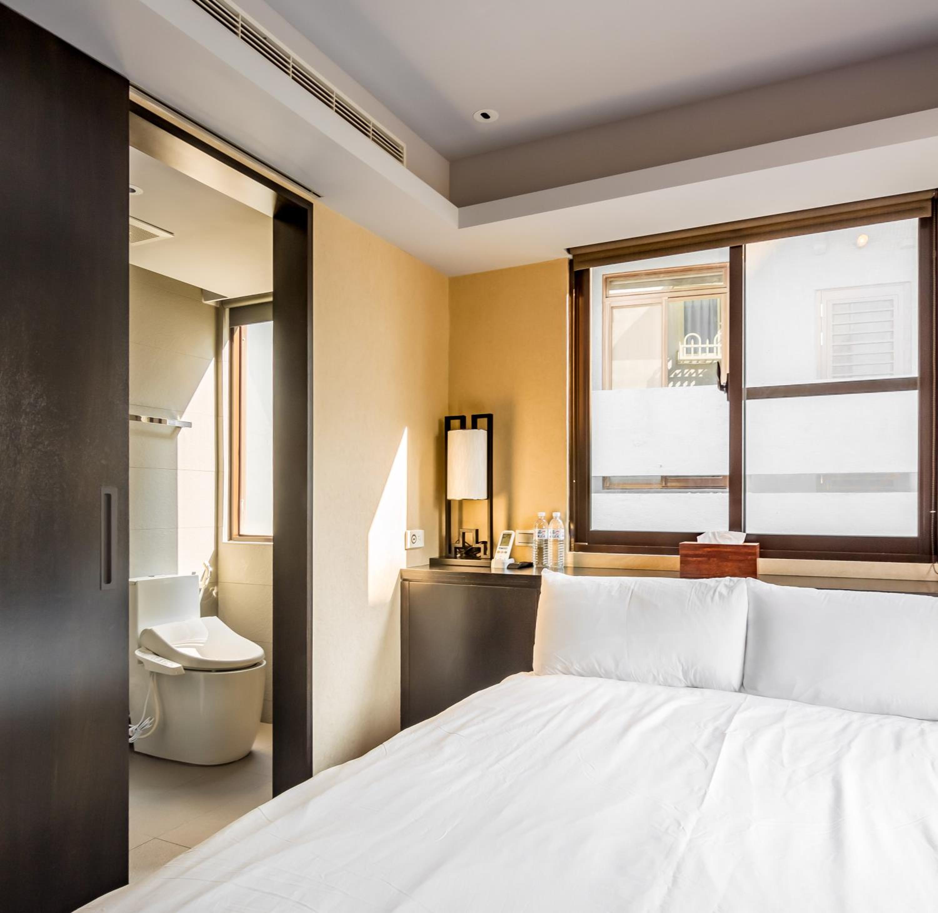 Double Room with Private Bathroom - 4F photo 3