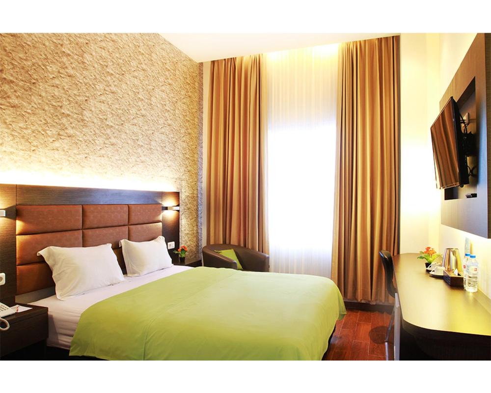 Deluxe King Room - Photo 1