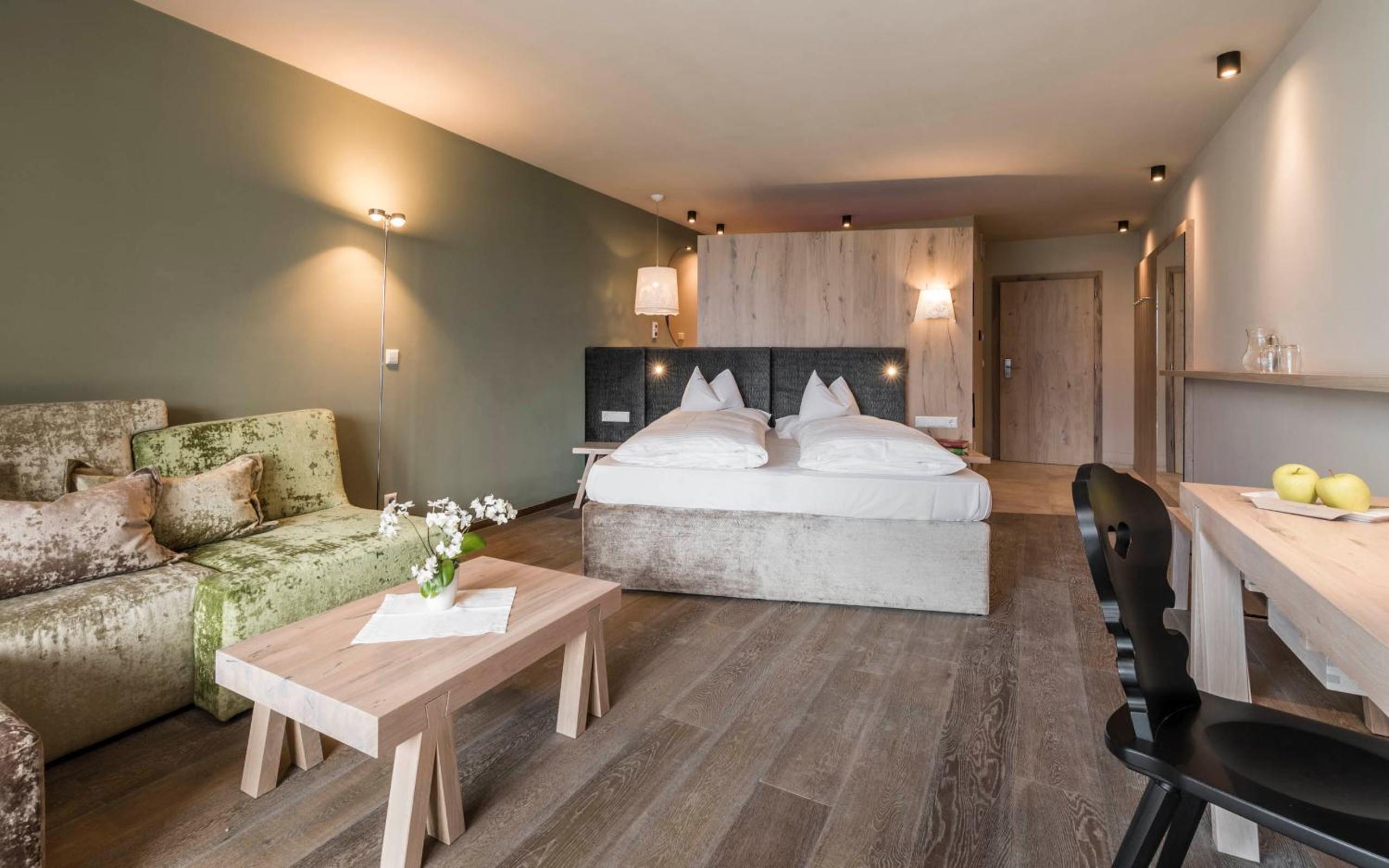 Suite - Photo 1