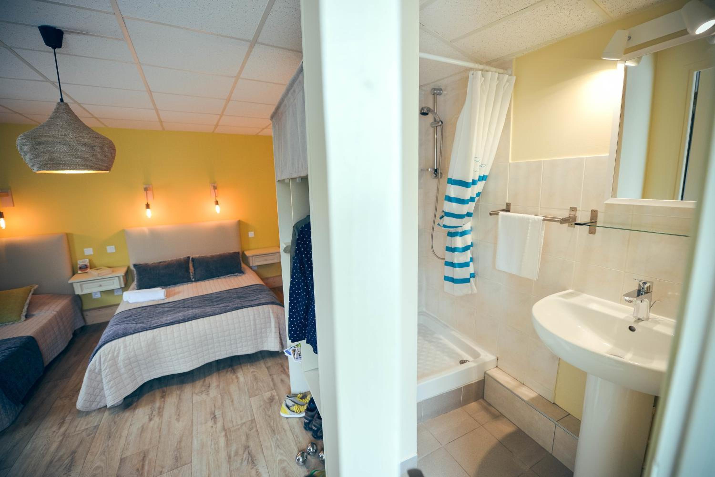 Family Room with Shower photo 2