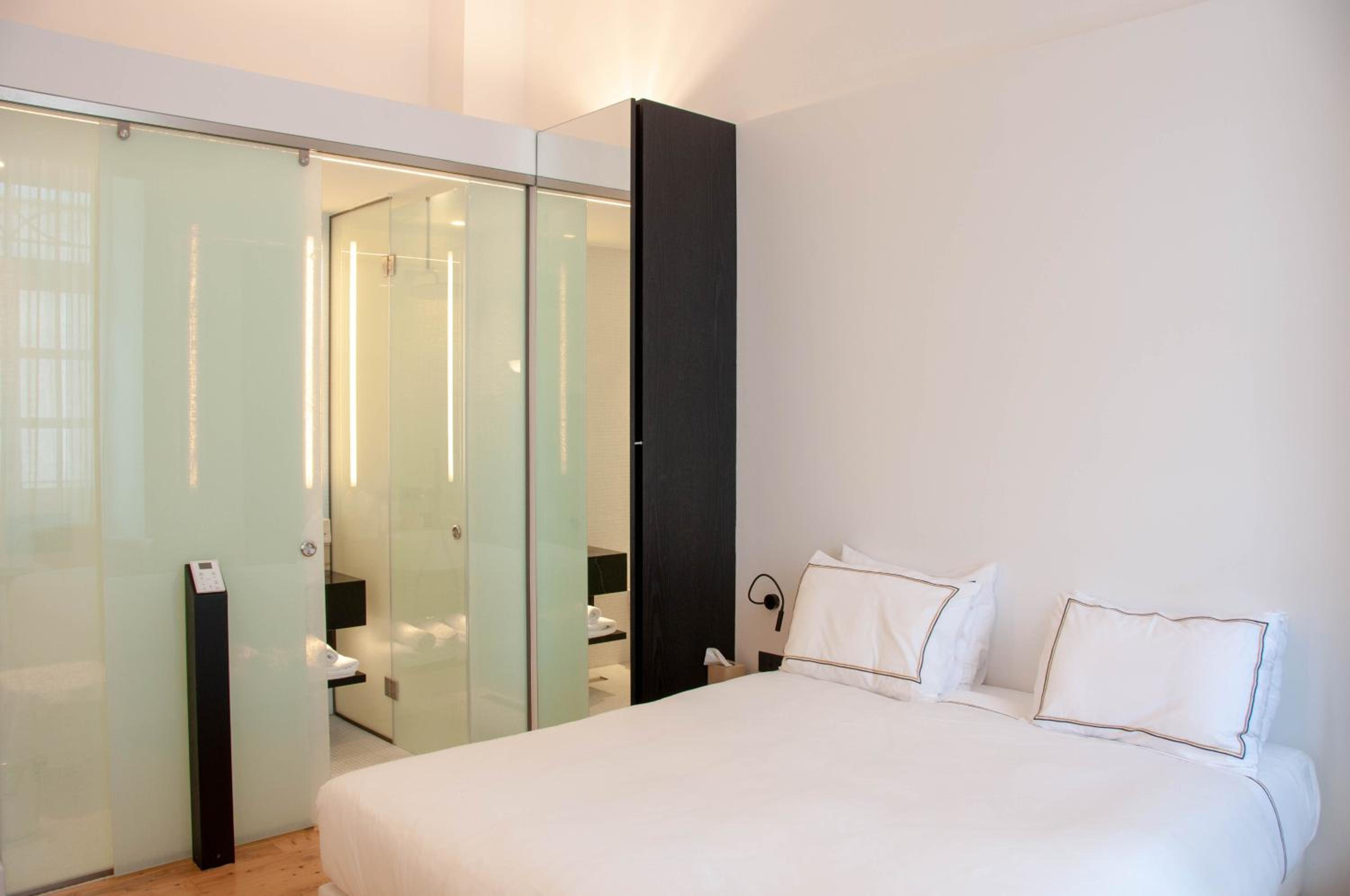 Standard Double or Twin Room - Photo 7