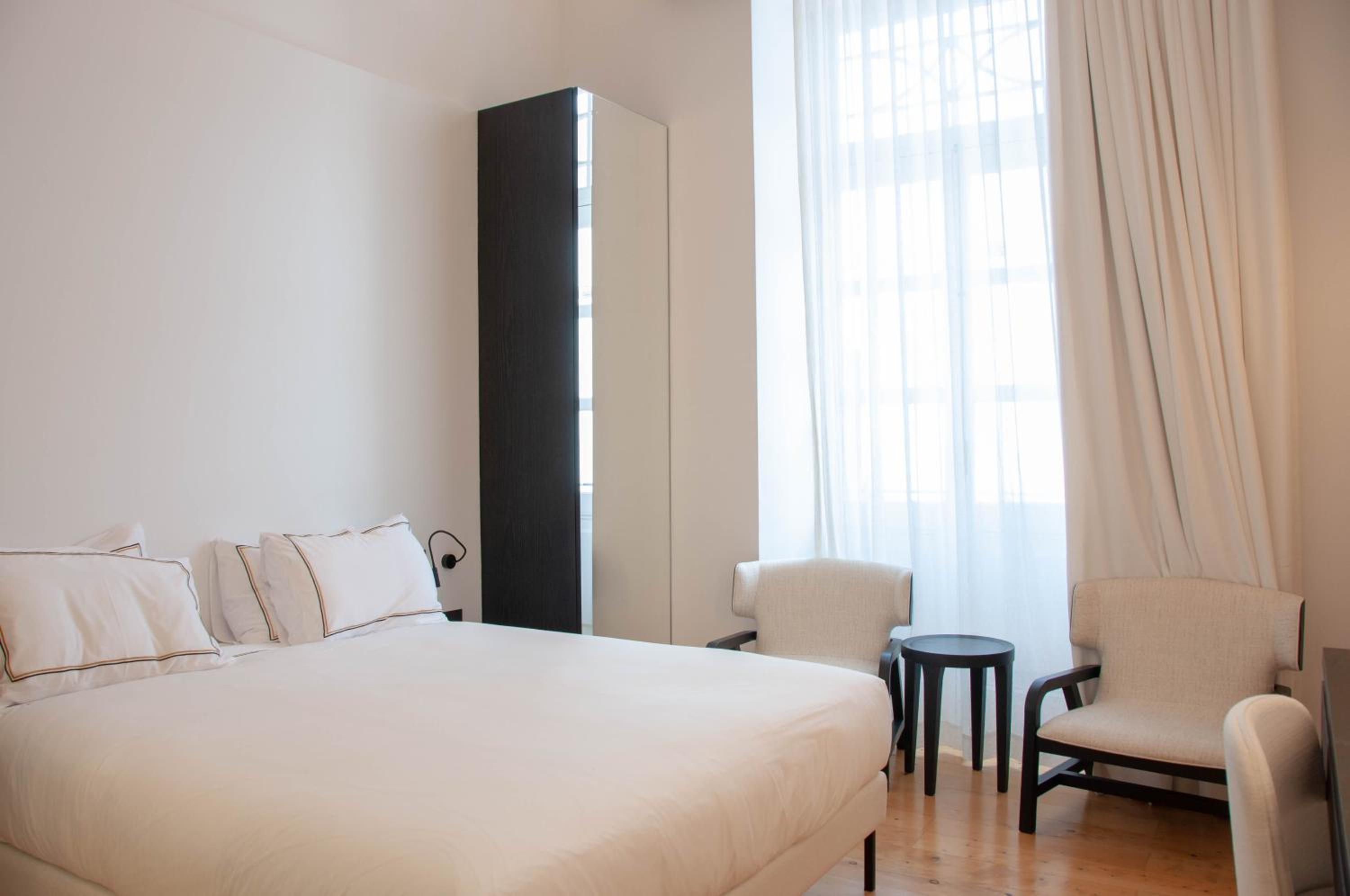 Standard Double or Twin Room - Photo 10