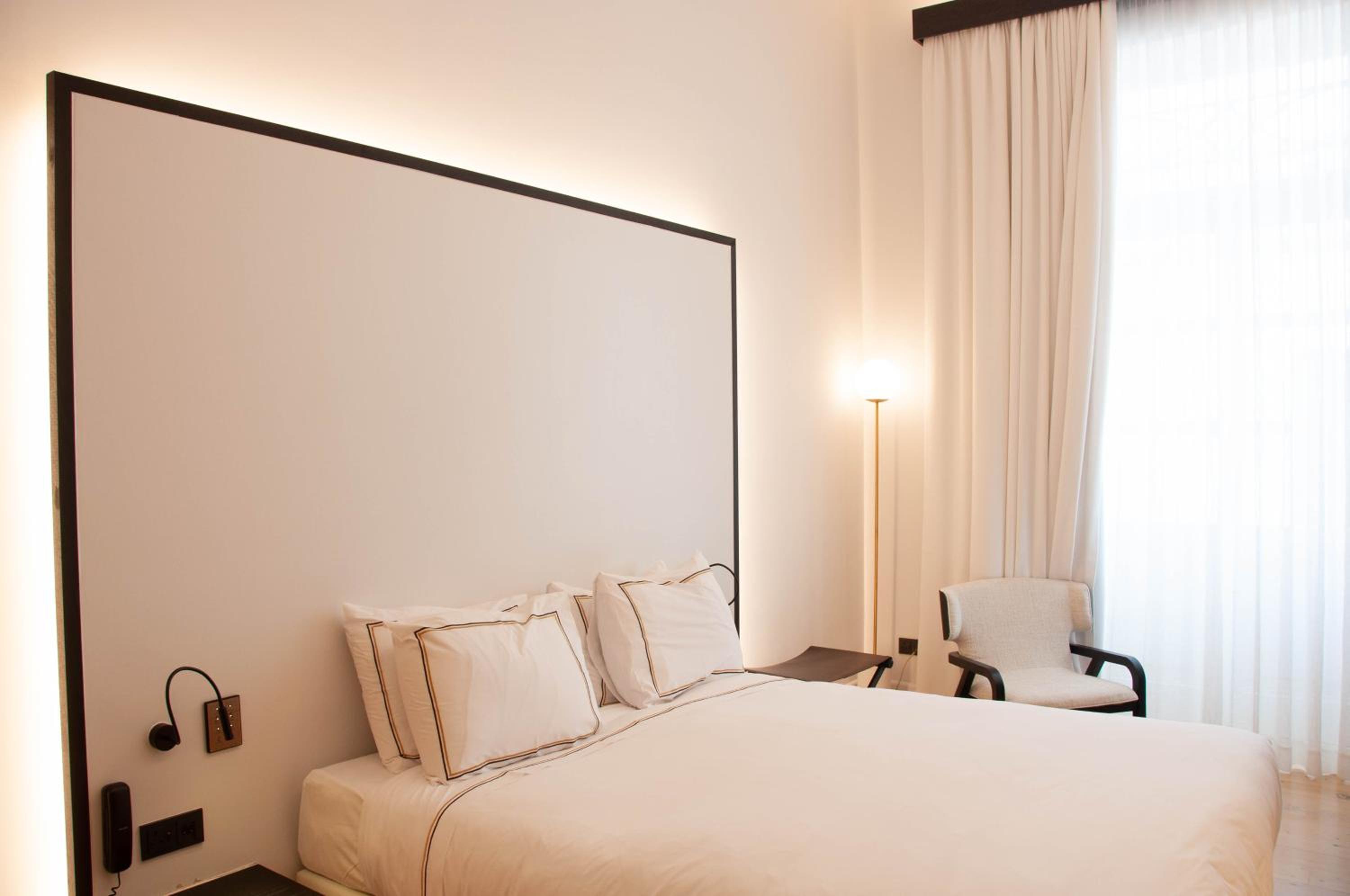Standard Double or Twin Room - Photo 11