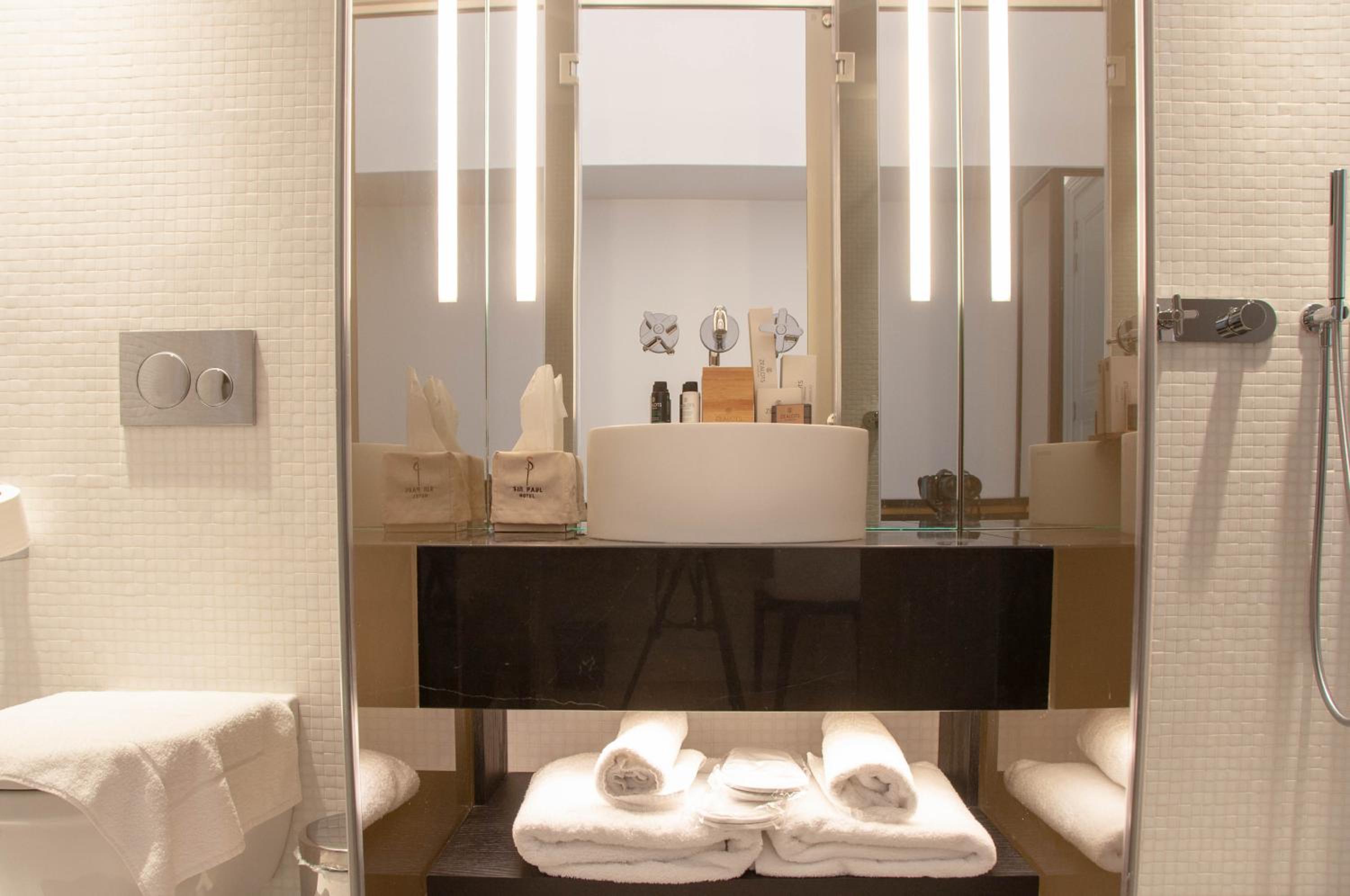 Standard Double or Twin Room - Photo 20