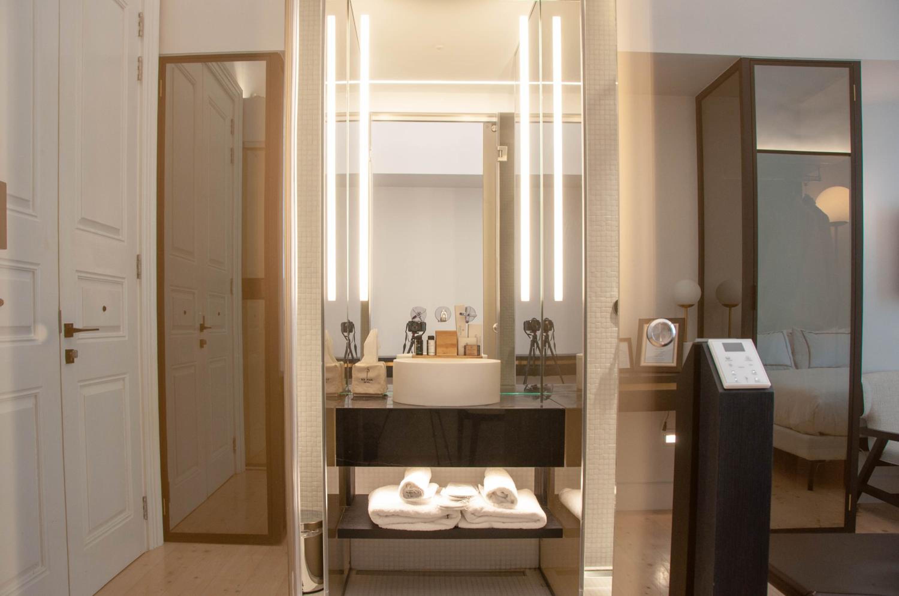 Standard Double or Twin Room - Photo 21